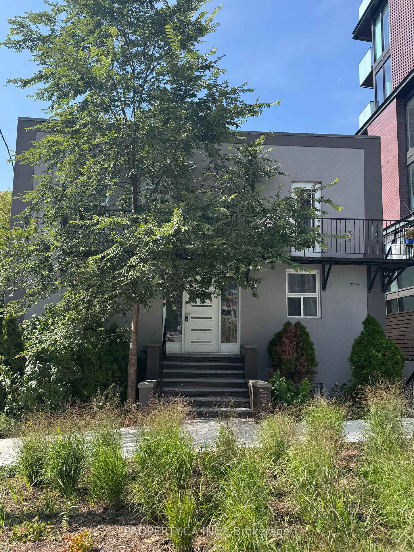 22 Brad Street, Toronto, On M6p 1n1