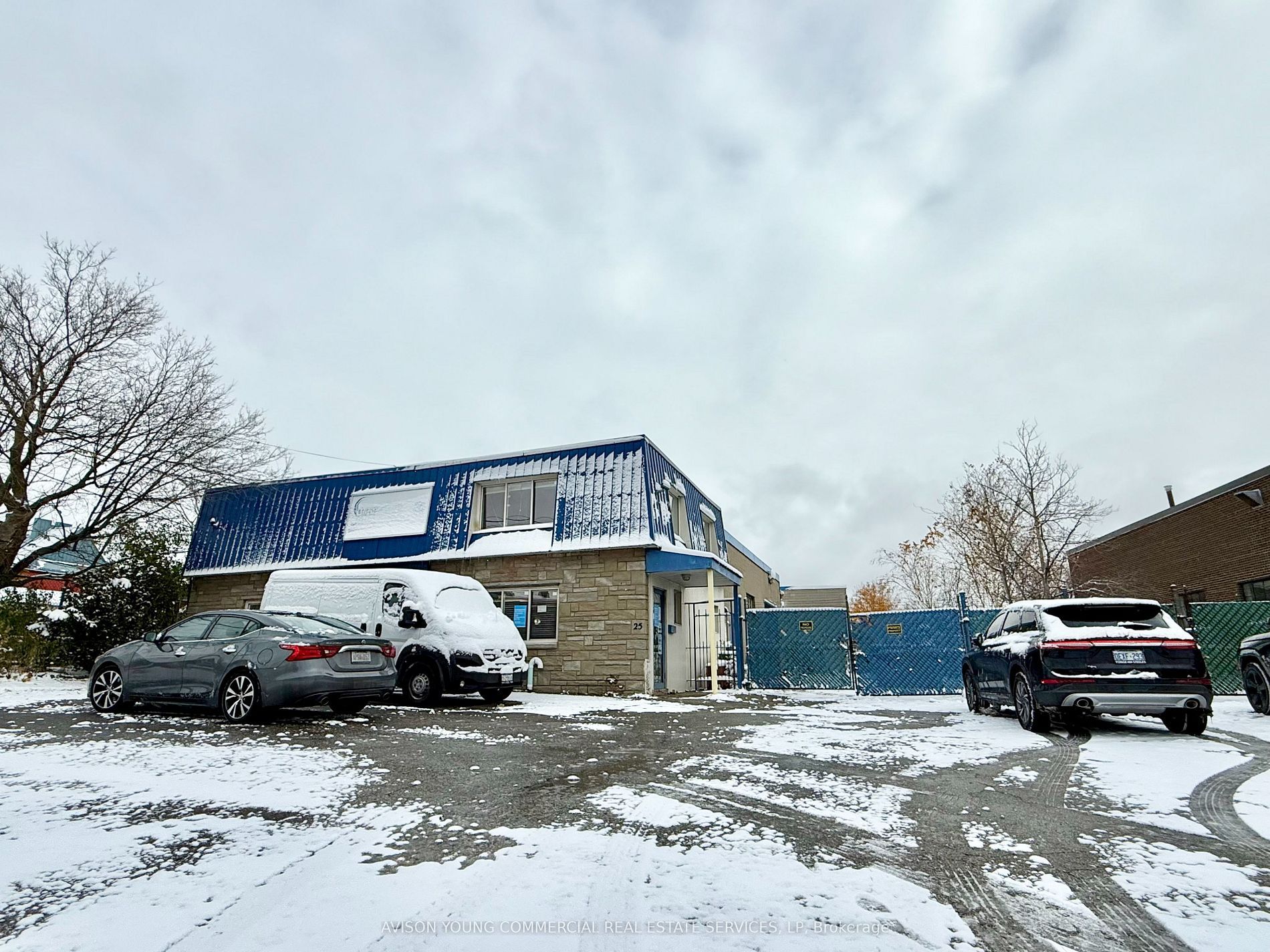 23-25 Connie Street, Toronto, On M6l 2h8