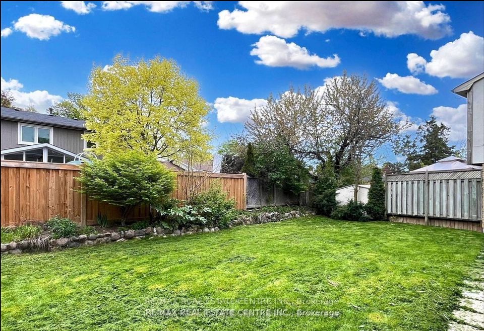2 Edgeforest Drive, Brampton, On L6p 0e1