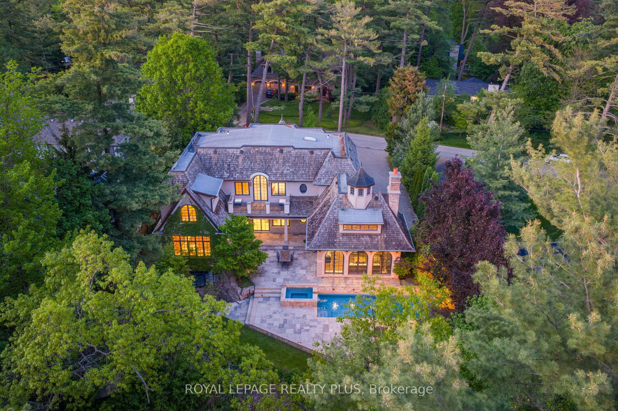 1476 Carmen Drive, Mississauga, On L5g 3z1