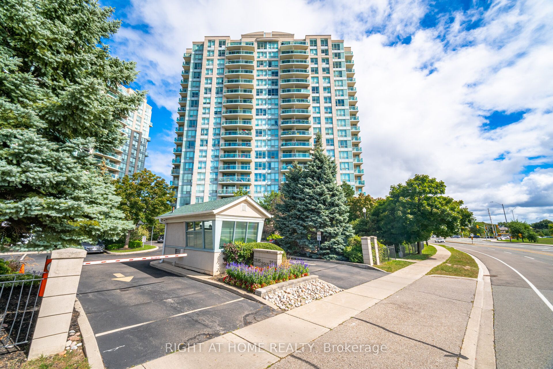 2545 Erin Centre Boulevard 1211, Mississauga, On L5m 6z9