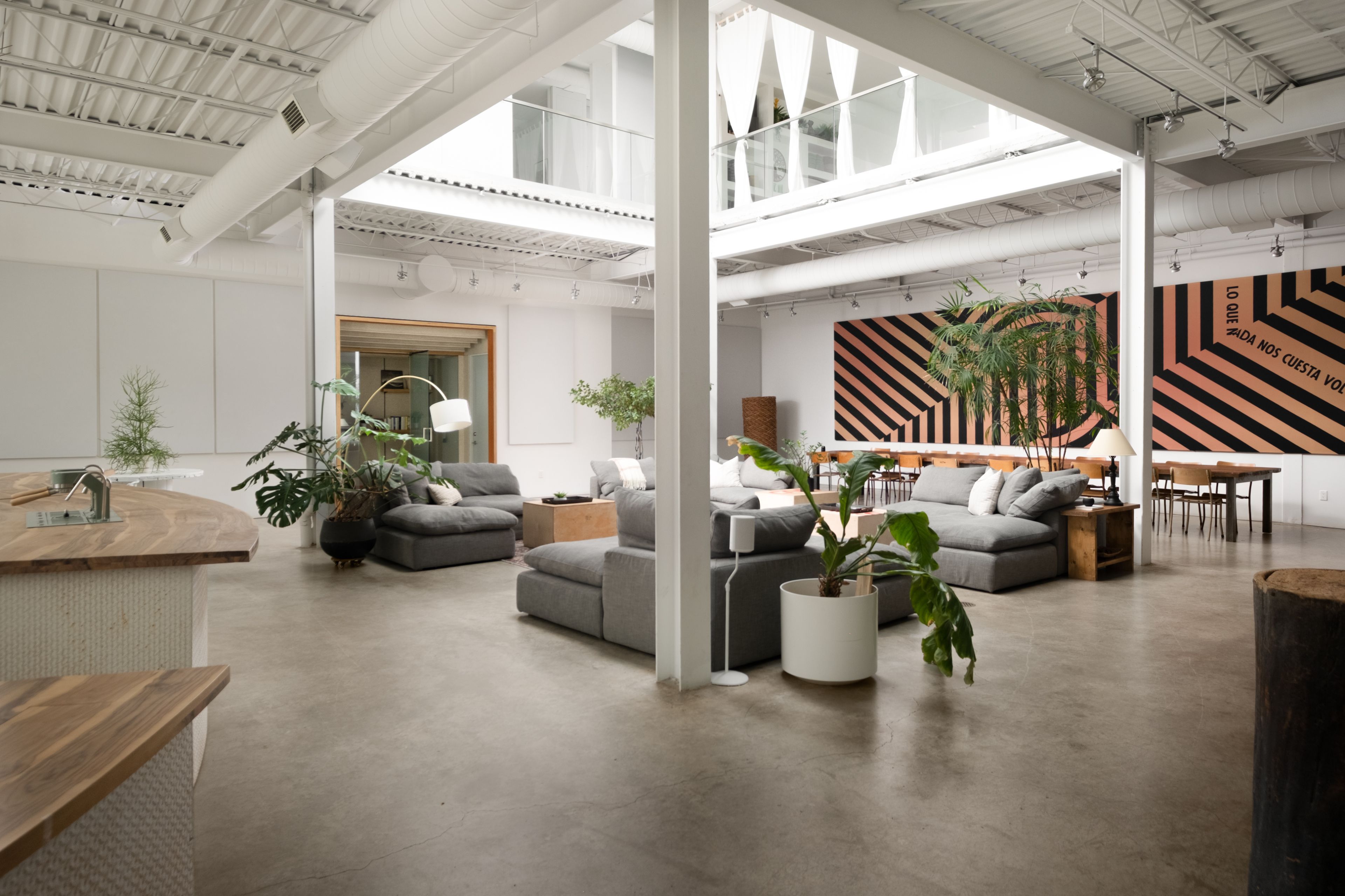 1 Roof Garden Lane, Toronto, On M6h 1r2