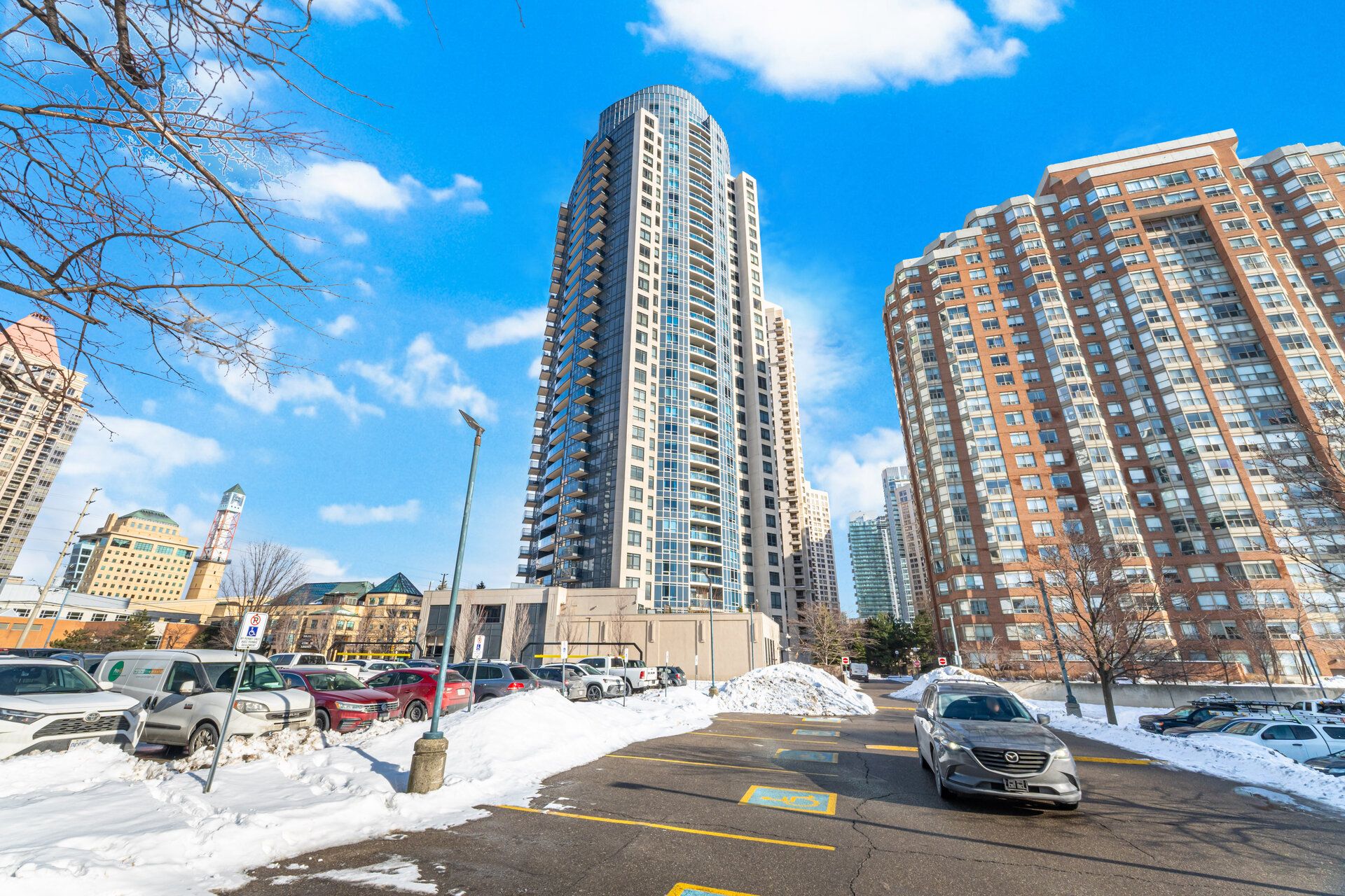 330 Burnhamthorpe Road W 1402, Mississauga, On L5b 0e1