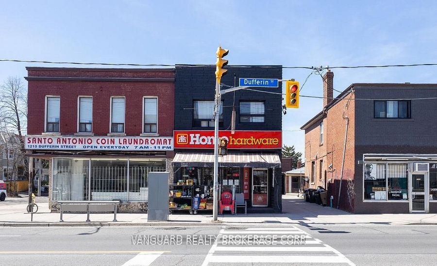 1212 Dufferin Street, Toronto, On M6h 4c1