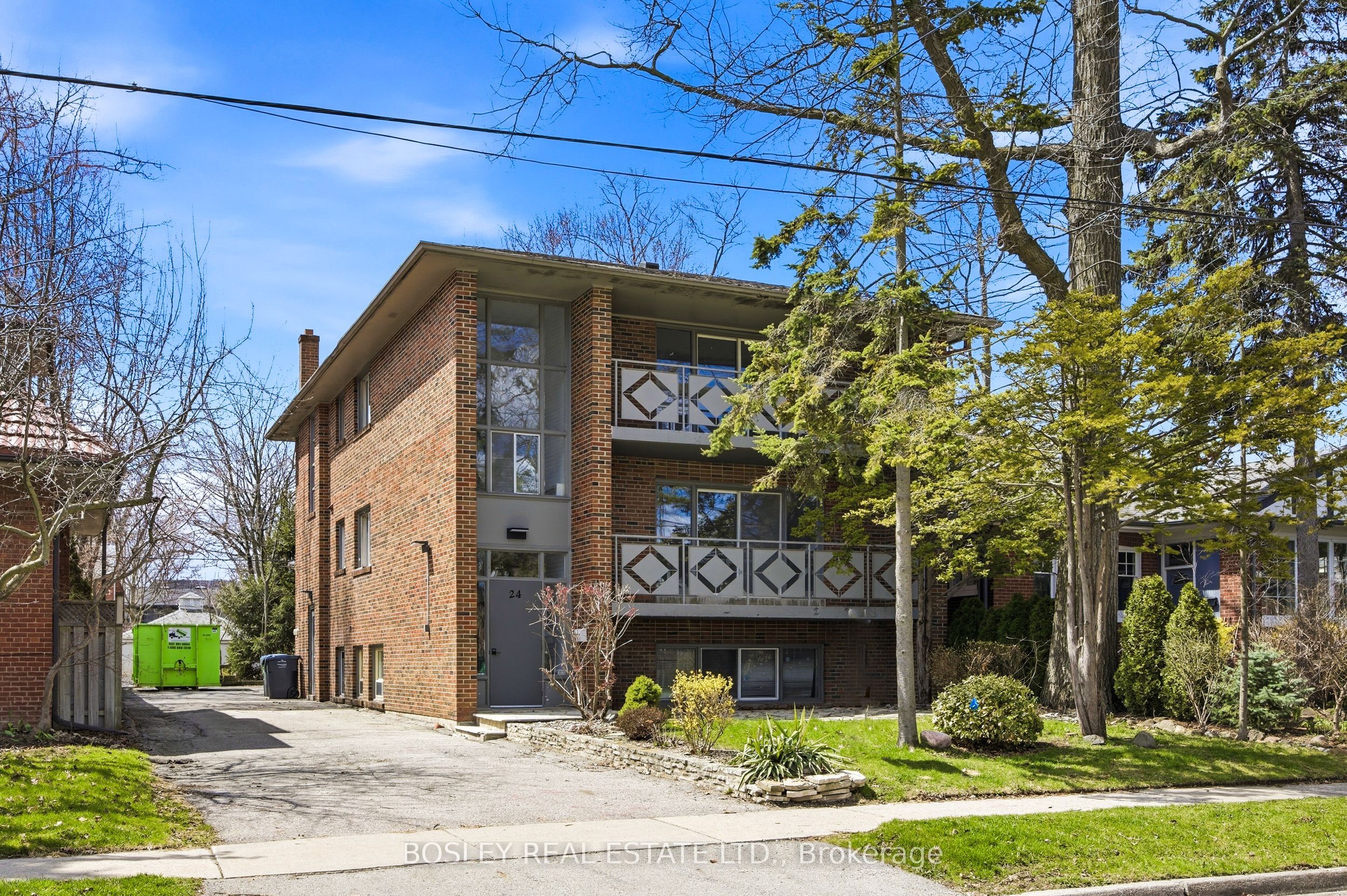 24 Oakwood Avenue N, Mississauga, On L5g 3l7