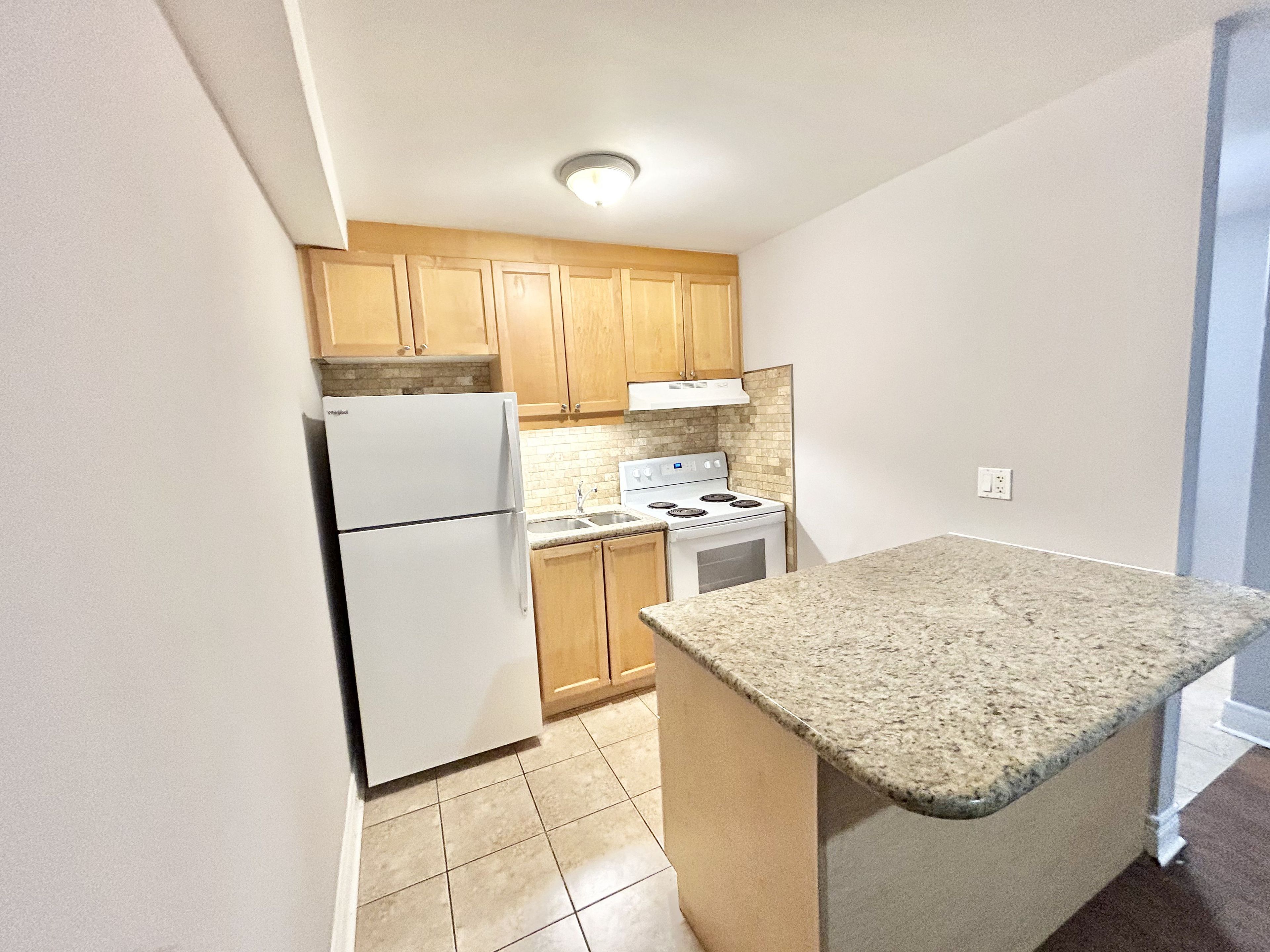 90 Twenty Fifth Street 31, Toronto, On M8v 3p9