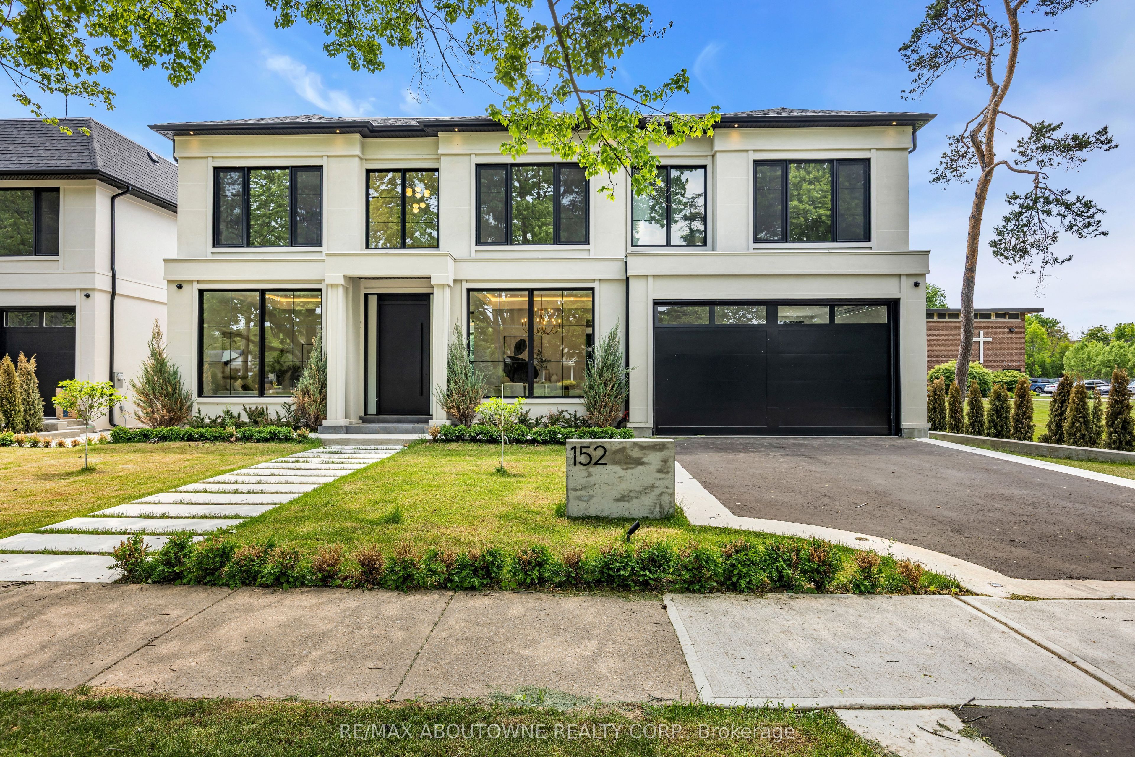 152 Third Line, Oakville, On L6l 3z8