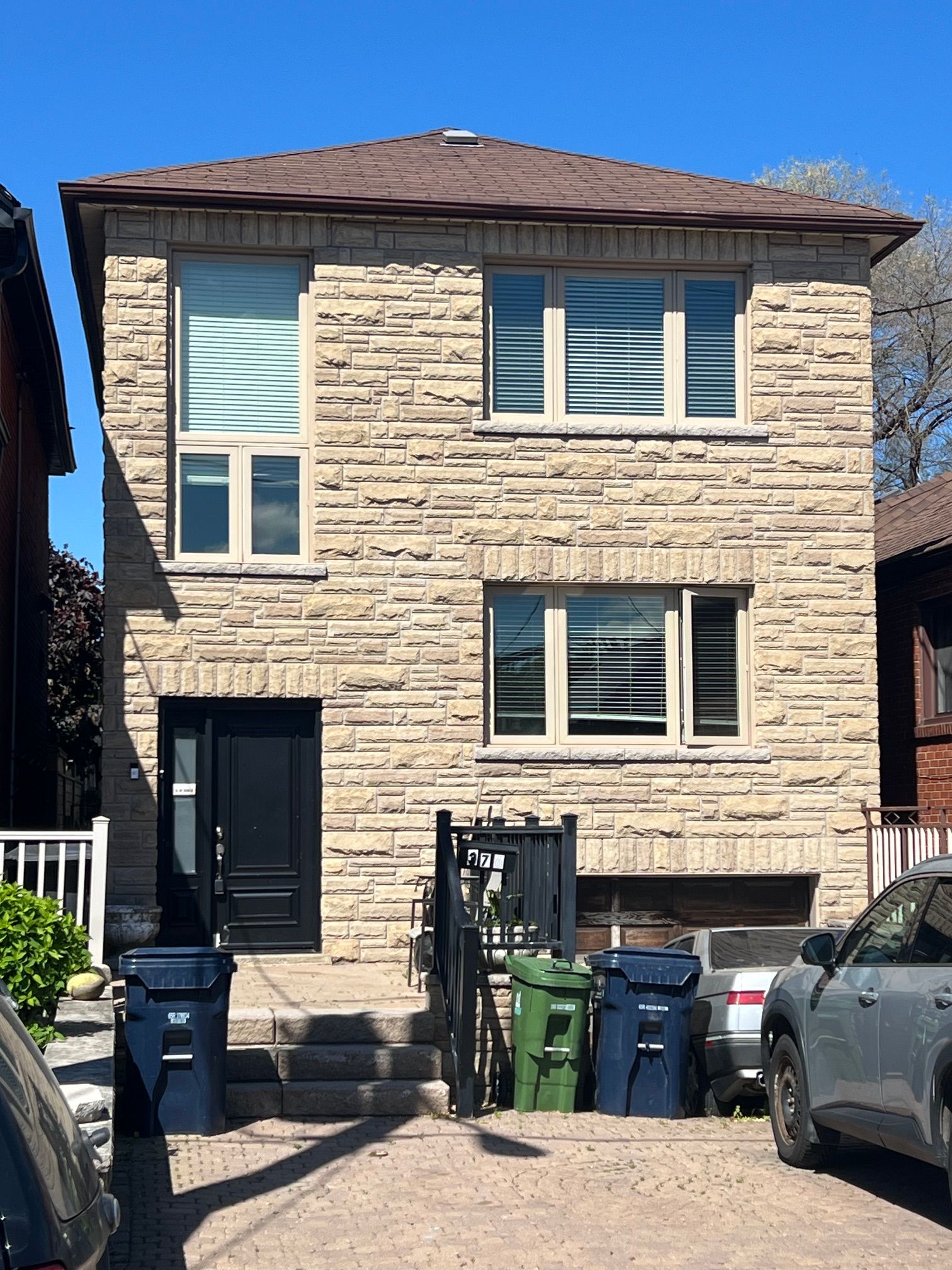 376 Blackthorn Avenue Upper, Toronto, On M6m 3b9
