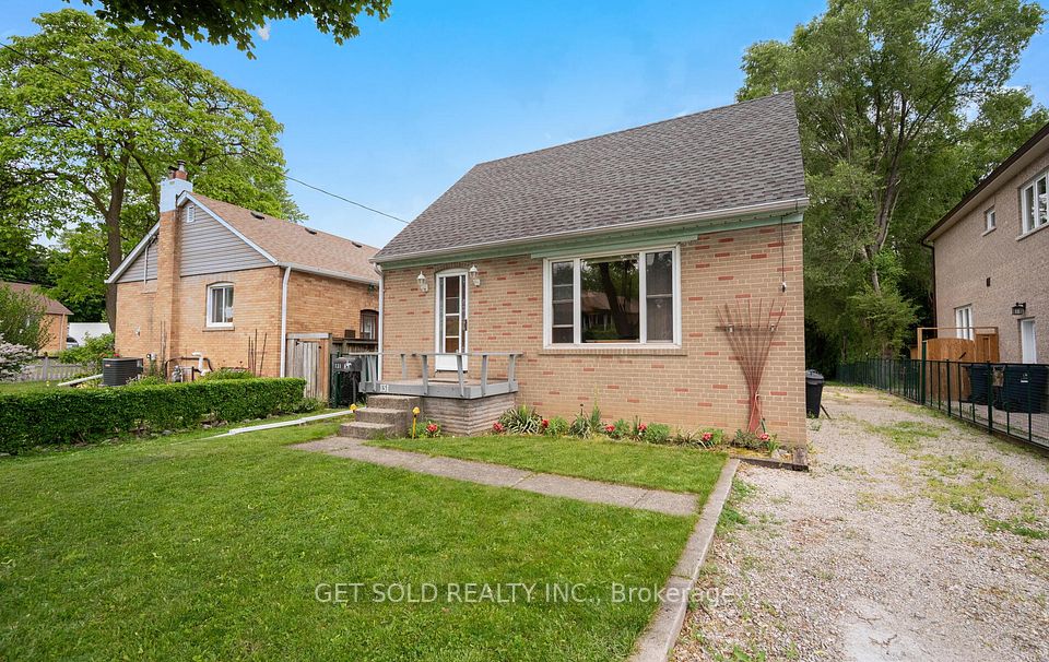 131 Clearbrooke Circle, Toronto, On M9w 2e9