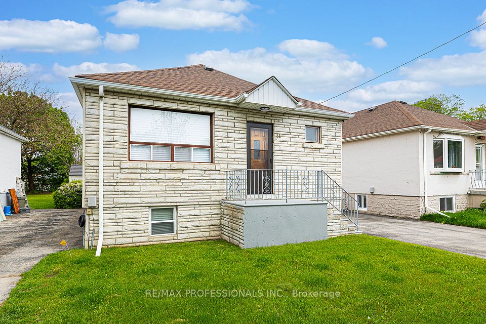 11 Stock Avenue, Toronto, On M8z 5c3