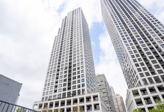 36 Elm Drive 1003, Mississauga, On L5b 0n3