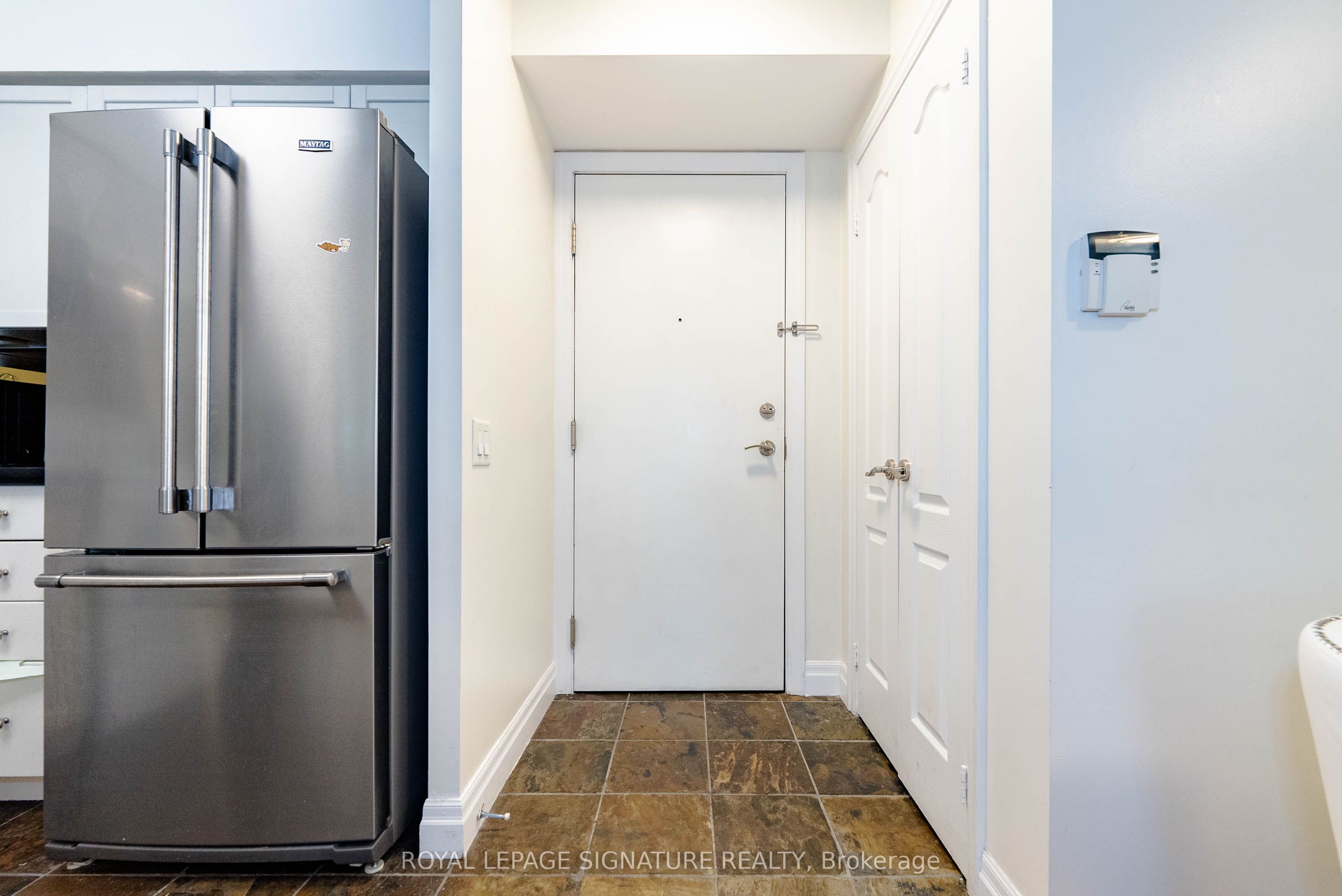 1768 St Clair Avenue W ., Toronto, On M6n 1j3