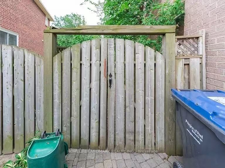 716 Savoy Crescent Room 2, Mississauga, On L5r 3c4