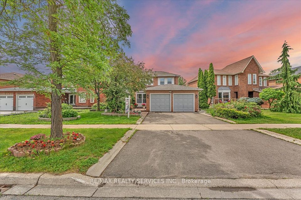 16 Major William Sharpe Drive E, Brampton, On L6x 3k3