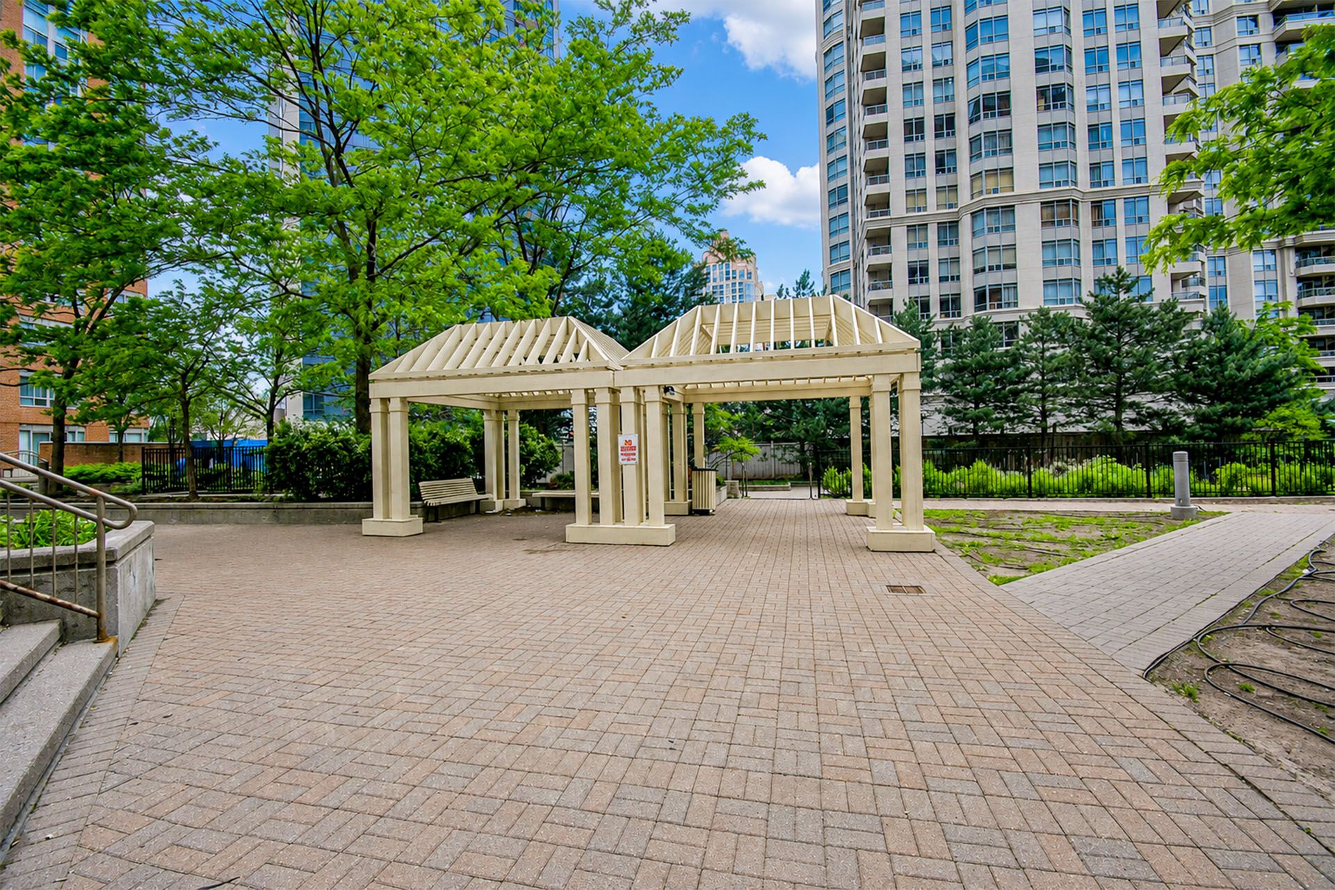 325 Webb Drive Ph 201, Mississauga, On L5b 3z9