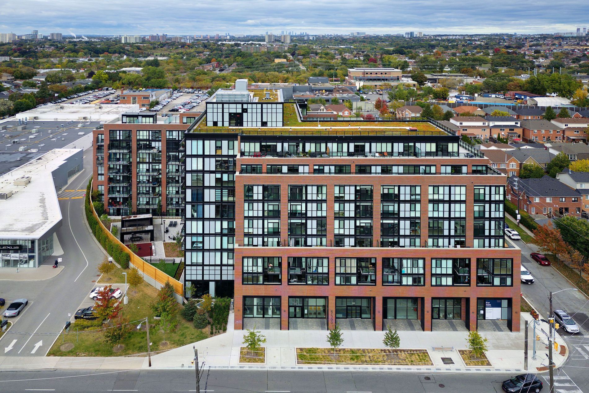 2300 St Clair Avenue W 725, Toronto, On M6n 0b3