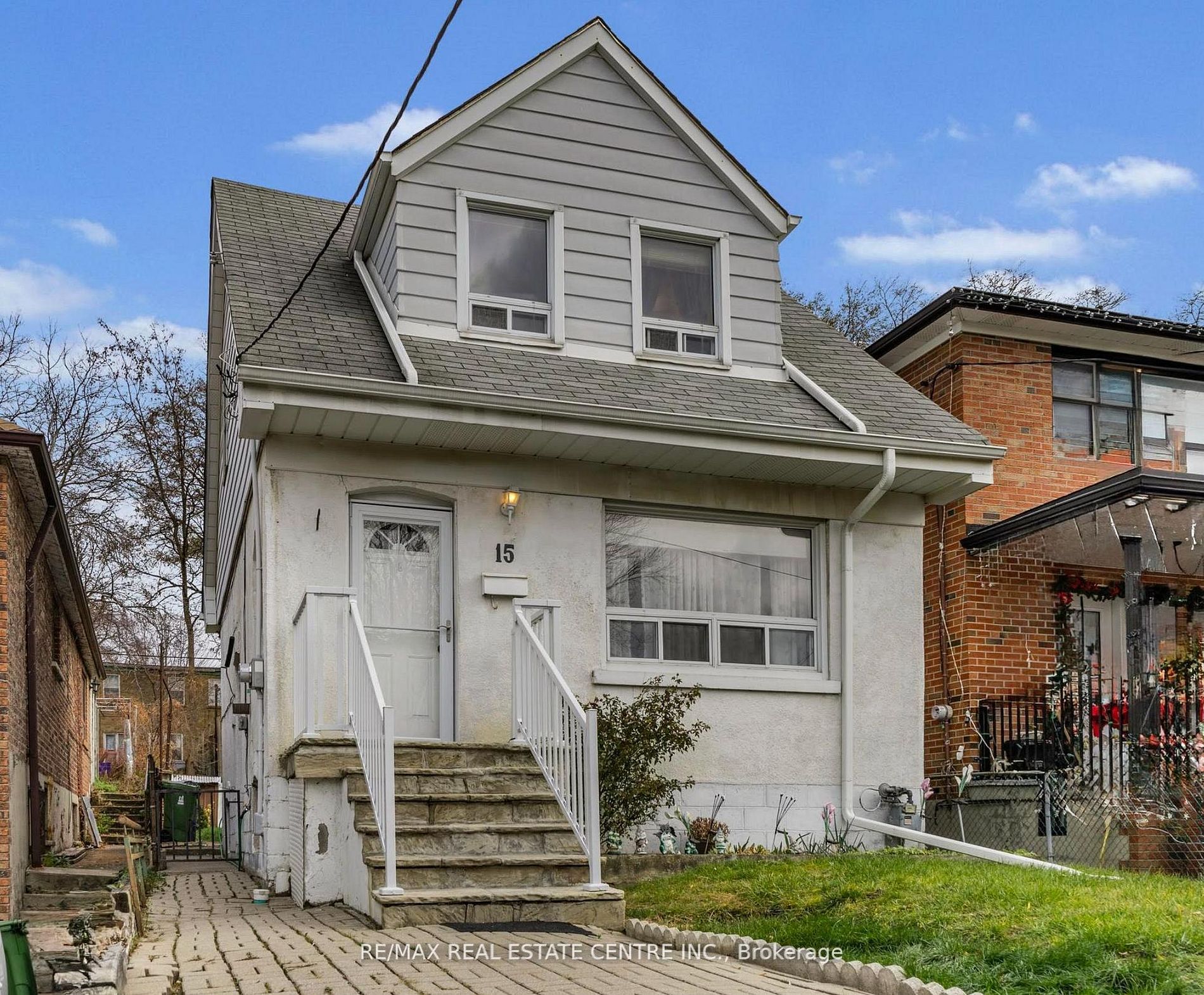 15 Cliff Street, Toronto, On M6n 4l7