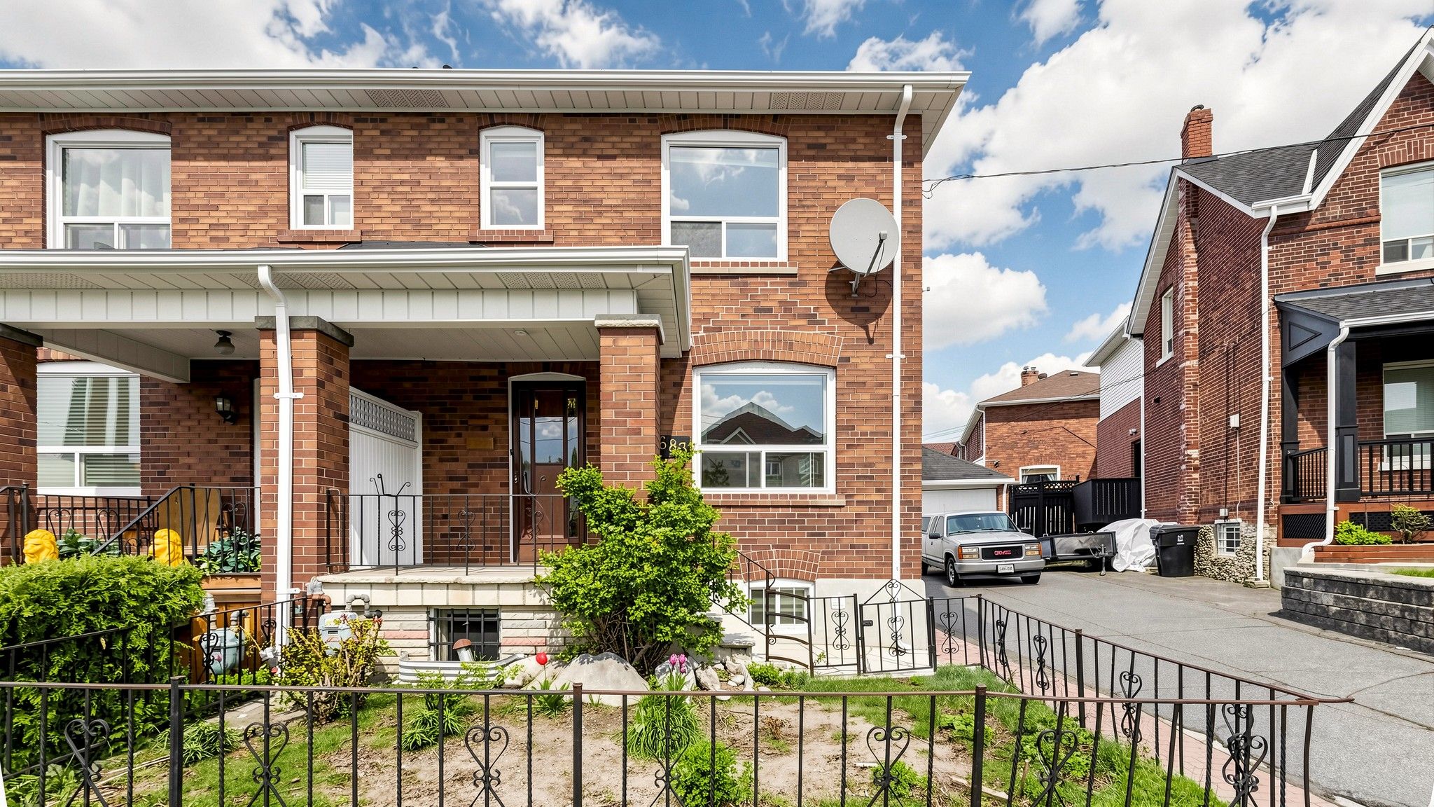 683 Old Weston Road, Toronto, On M6n 3b6