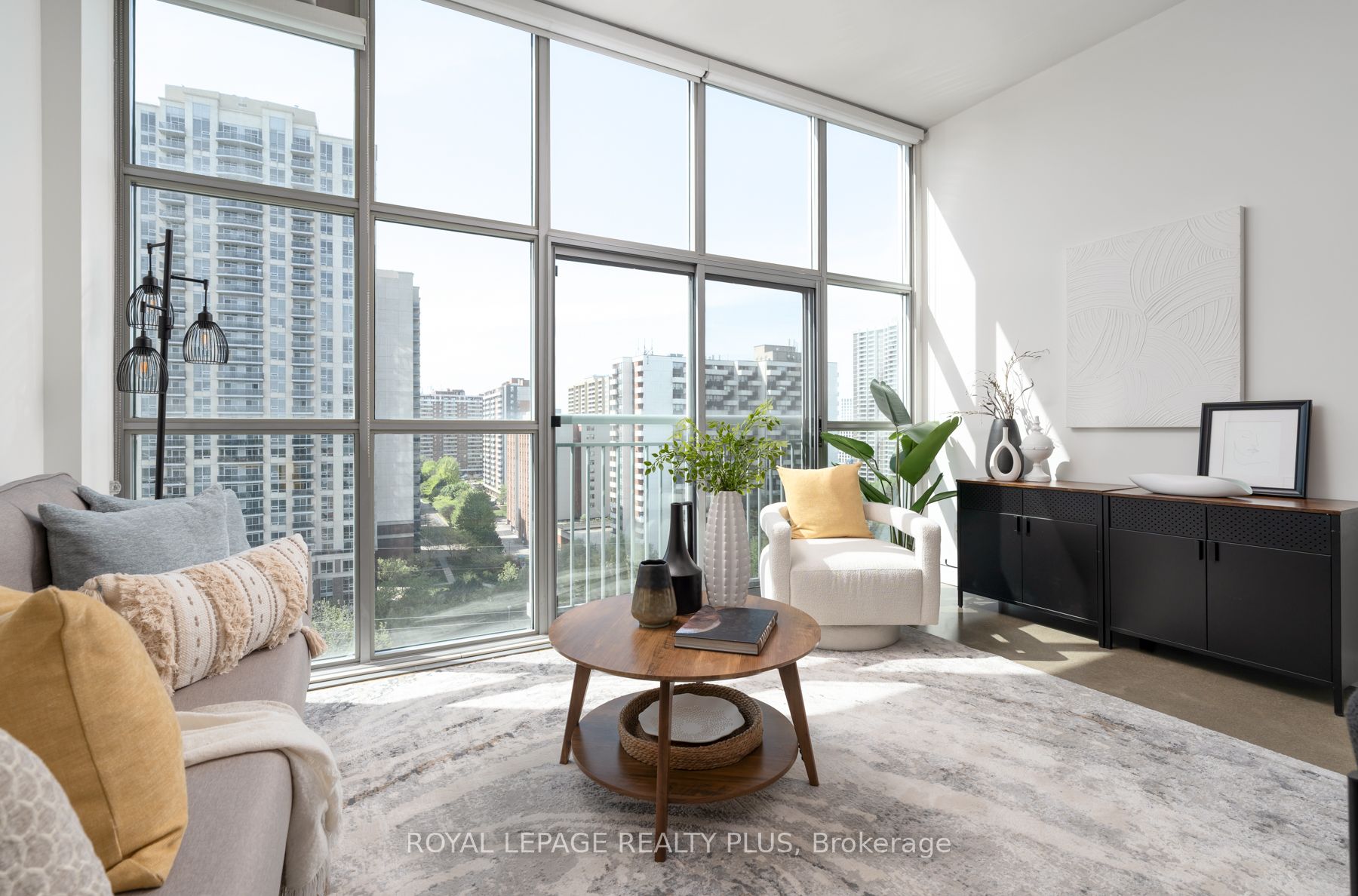 2 Fieldway Road 1016, Toronto, On M8z 0b9