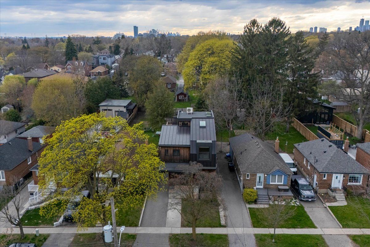38 Smithfield Drive, Toronto, On M8y 3m2