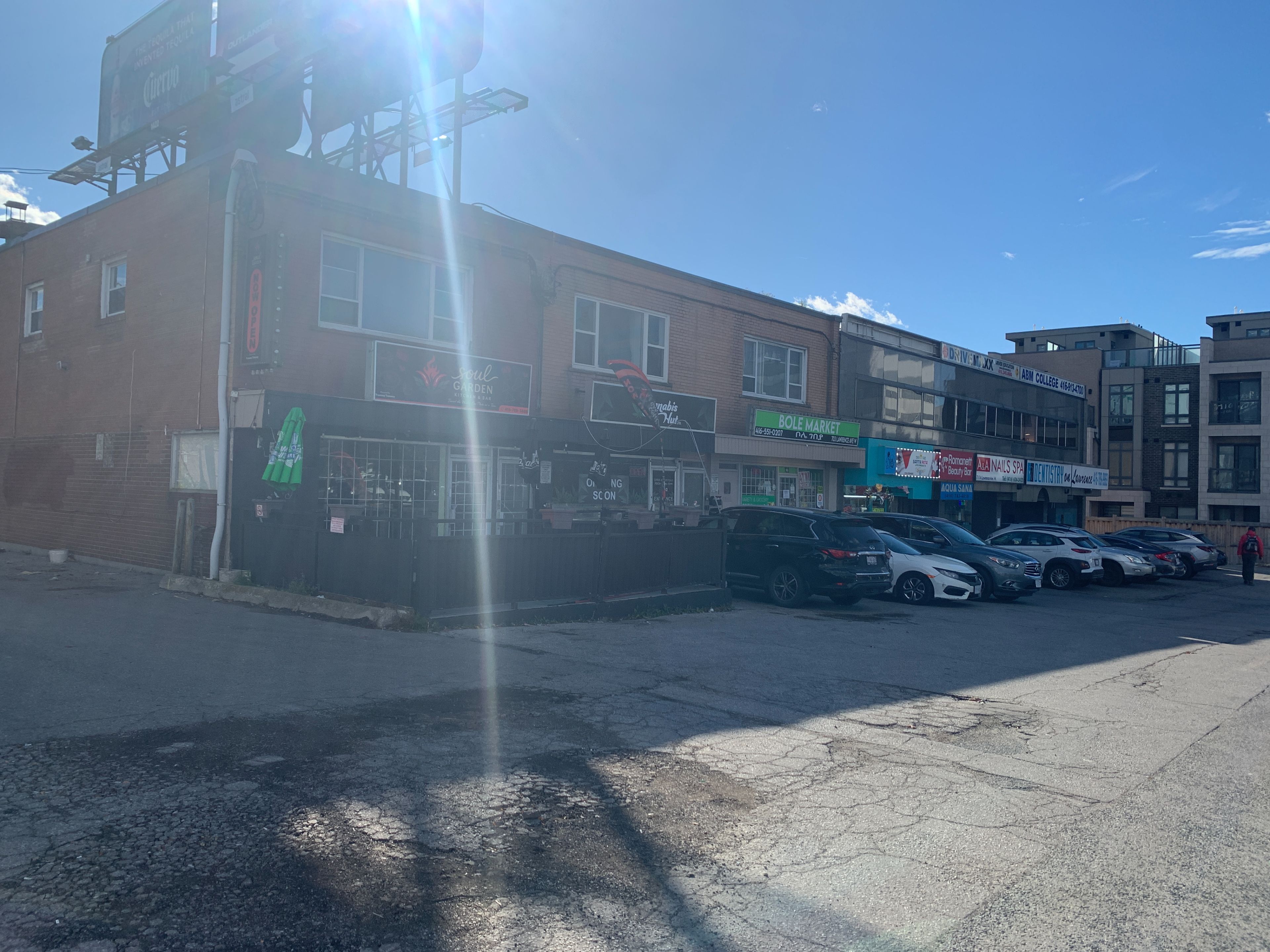 699 Lawrence Avenue W Unit A, Toronto, On M6a 1b4