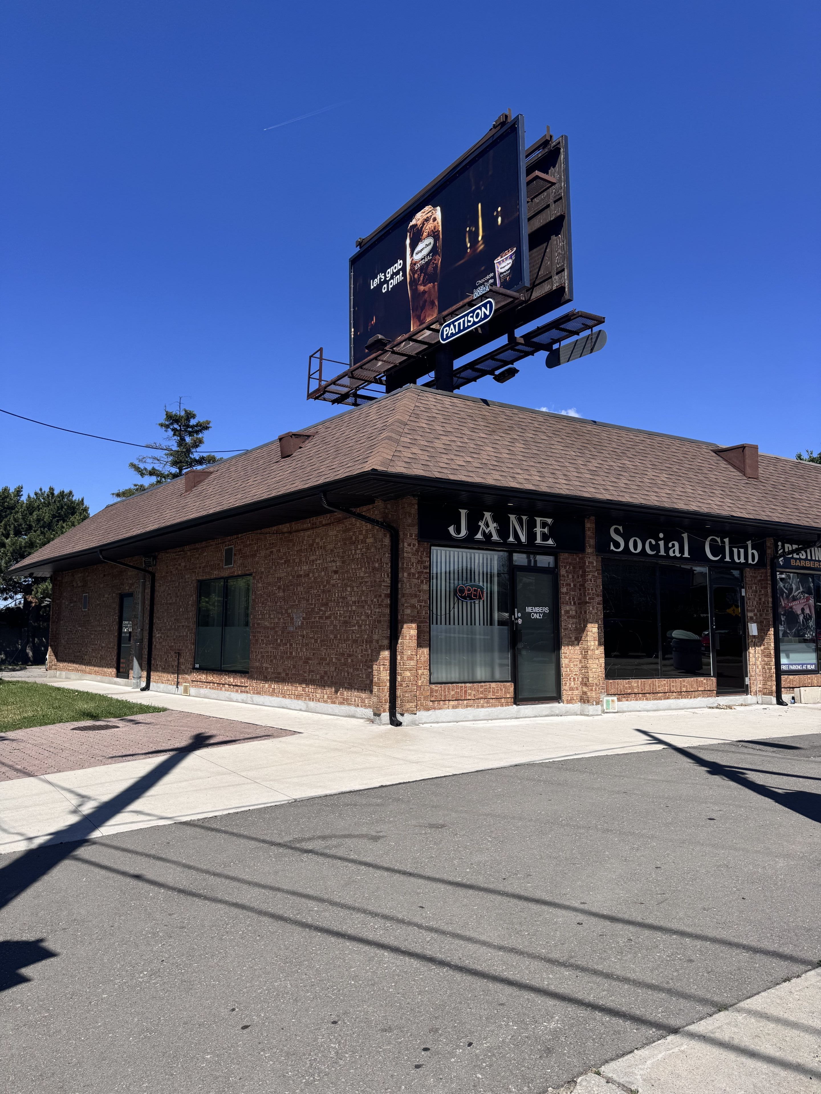 2724 Jane Street, Toronto, On M3l 2n1