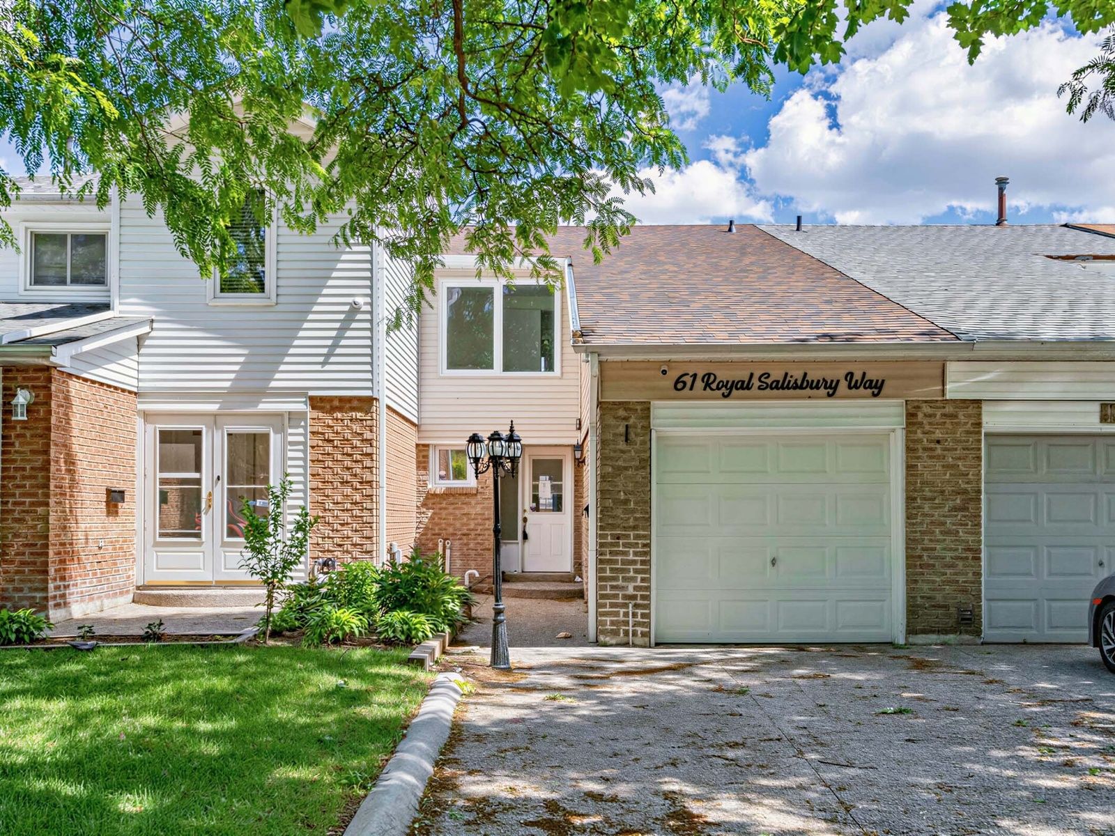 61 Royal Salisbury Way, Brampton, On L6v 3j3