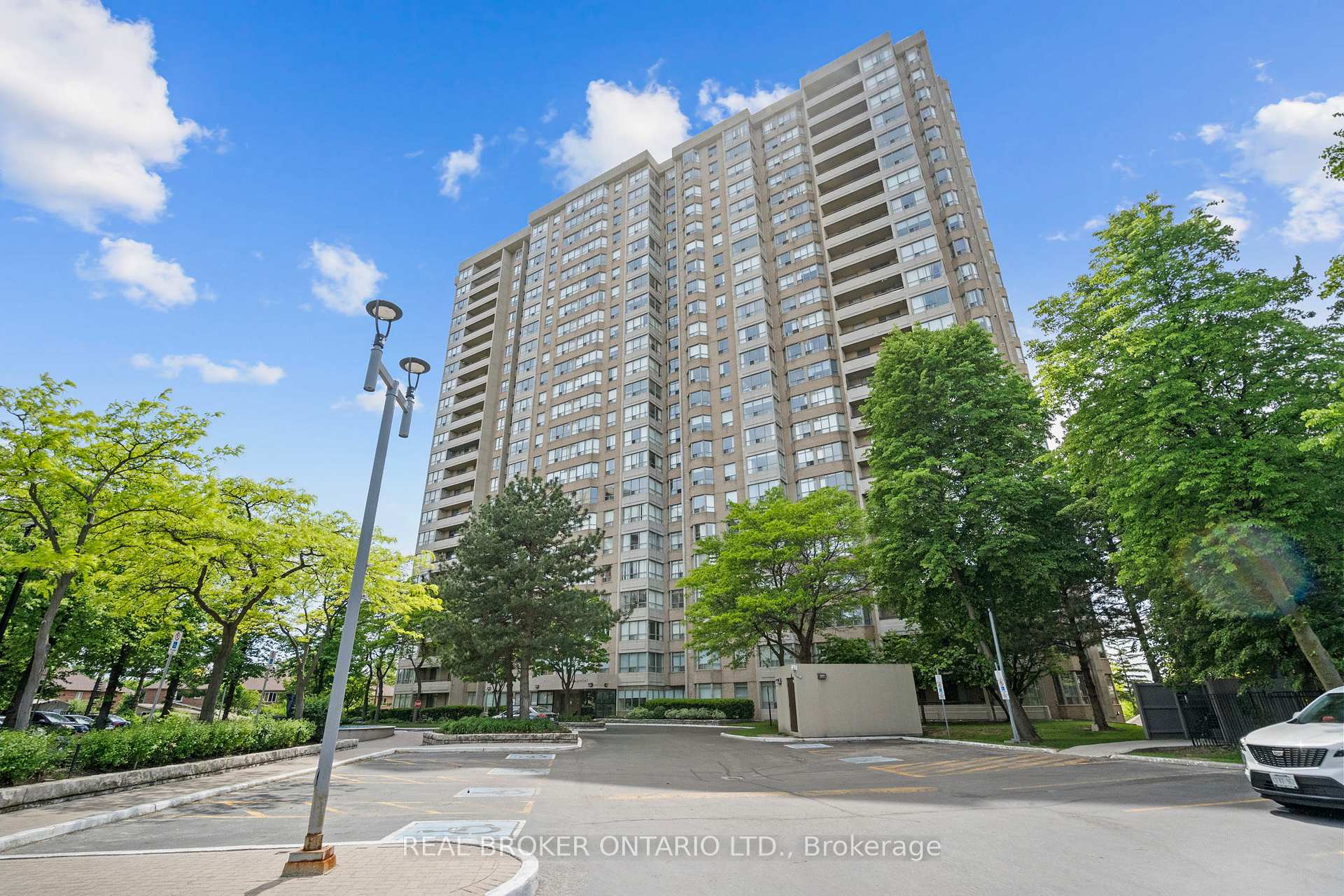 30 Malta Avenue 1603, Brampton, On L6y 4s5