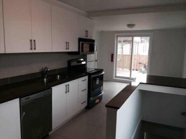 332 Salem Avenue A, Toronto, On M6h 3c7