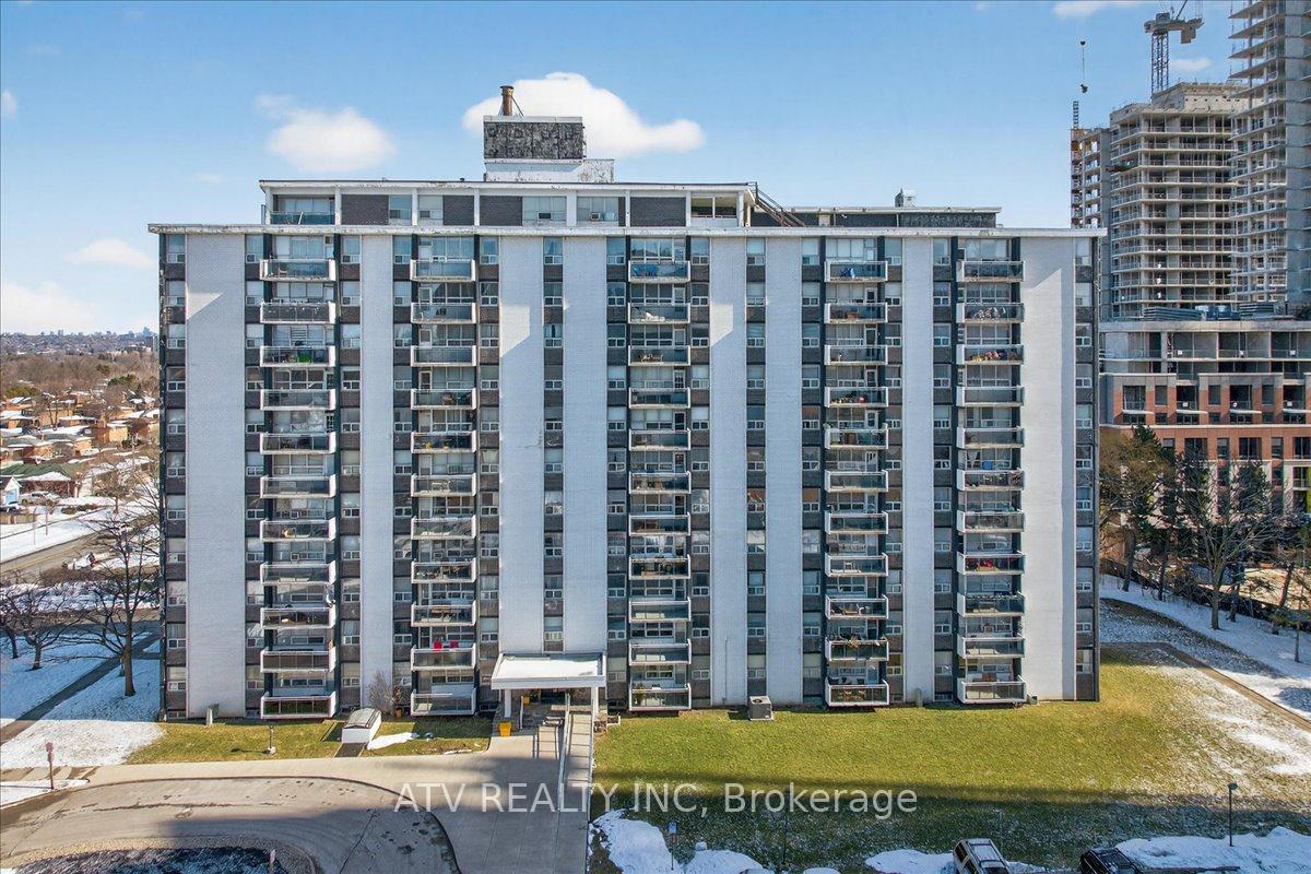 151 La Rose Avenue 804, Toronto, On M9p 1b3