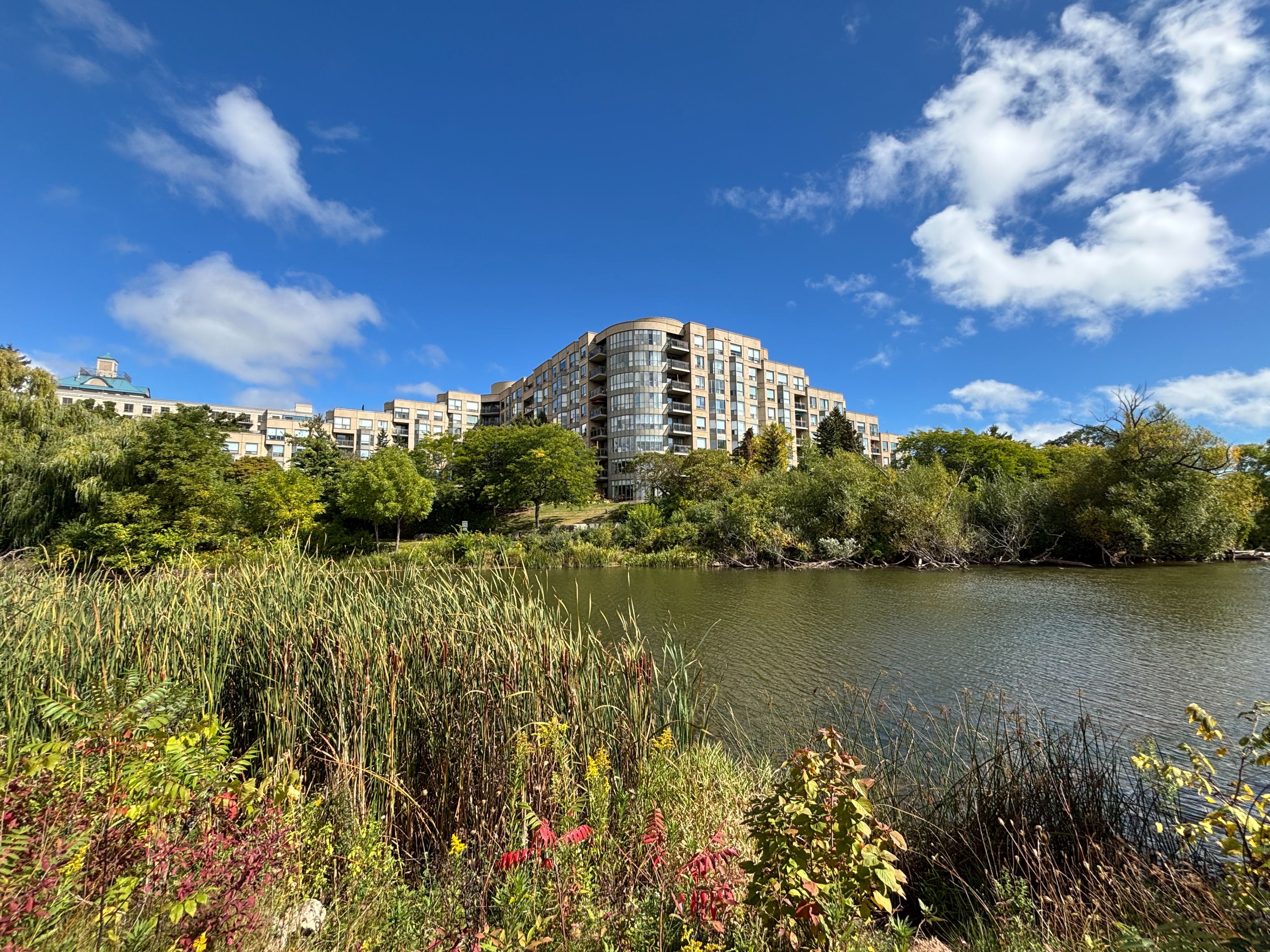 2511 Lakeshore Road W 406, Oakville, On L6l 6l9