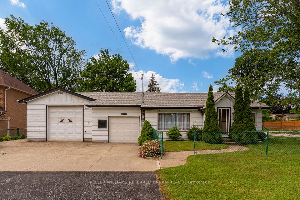 1300 Meredith Avenue, Mississauga, On L5e 2e5