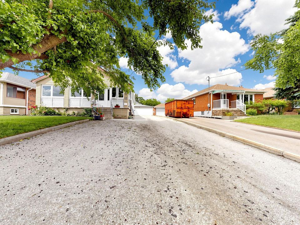 9 Clevedon Street E, Toronto, On M3m 1m3