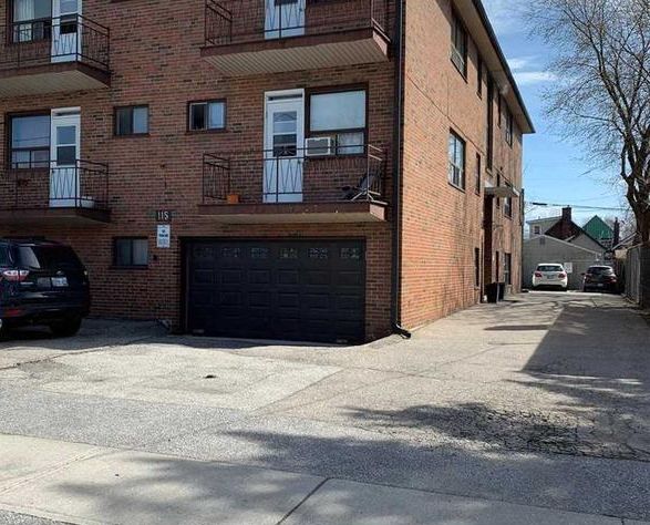 115 Eighth Street 4, Toronto, On M8v 3c5