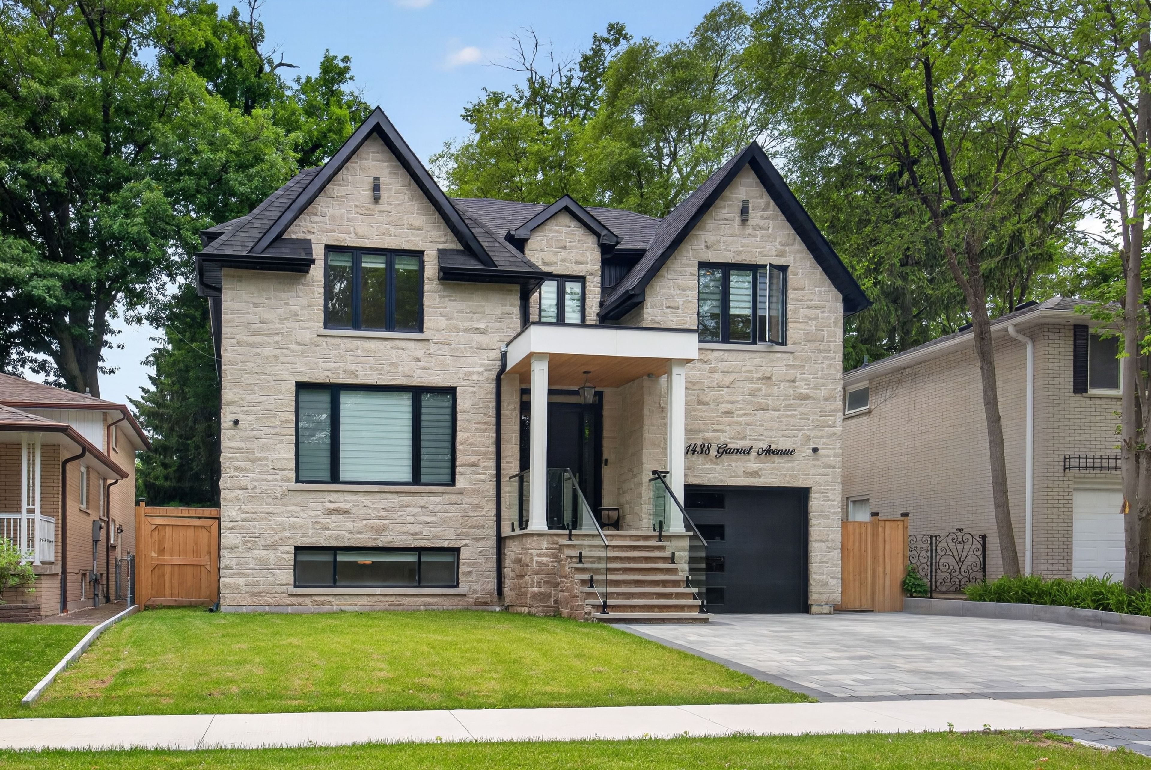 1438 Garnet Avenue, Mississauga, On L5g 4c6
