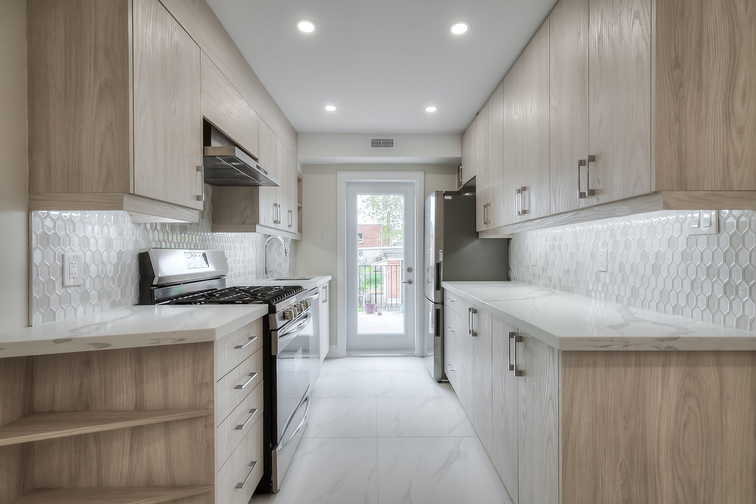 36 Yore Road Main, Toronto, On M6m 1w5