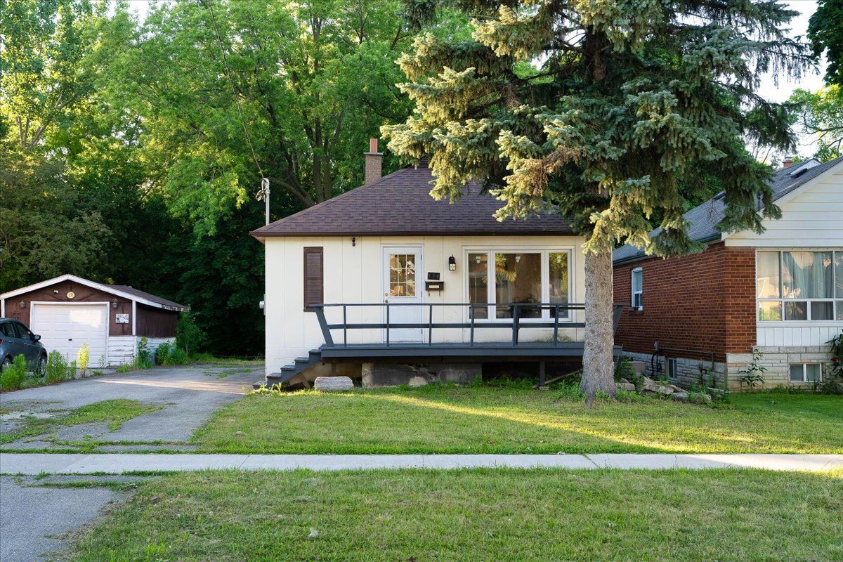 175 Clearbrooke Circle, Toronto, On M9w 2g2