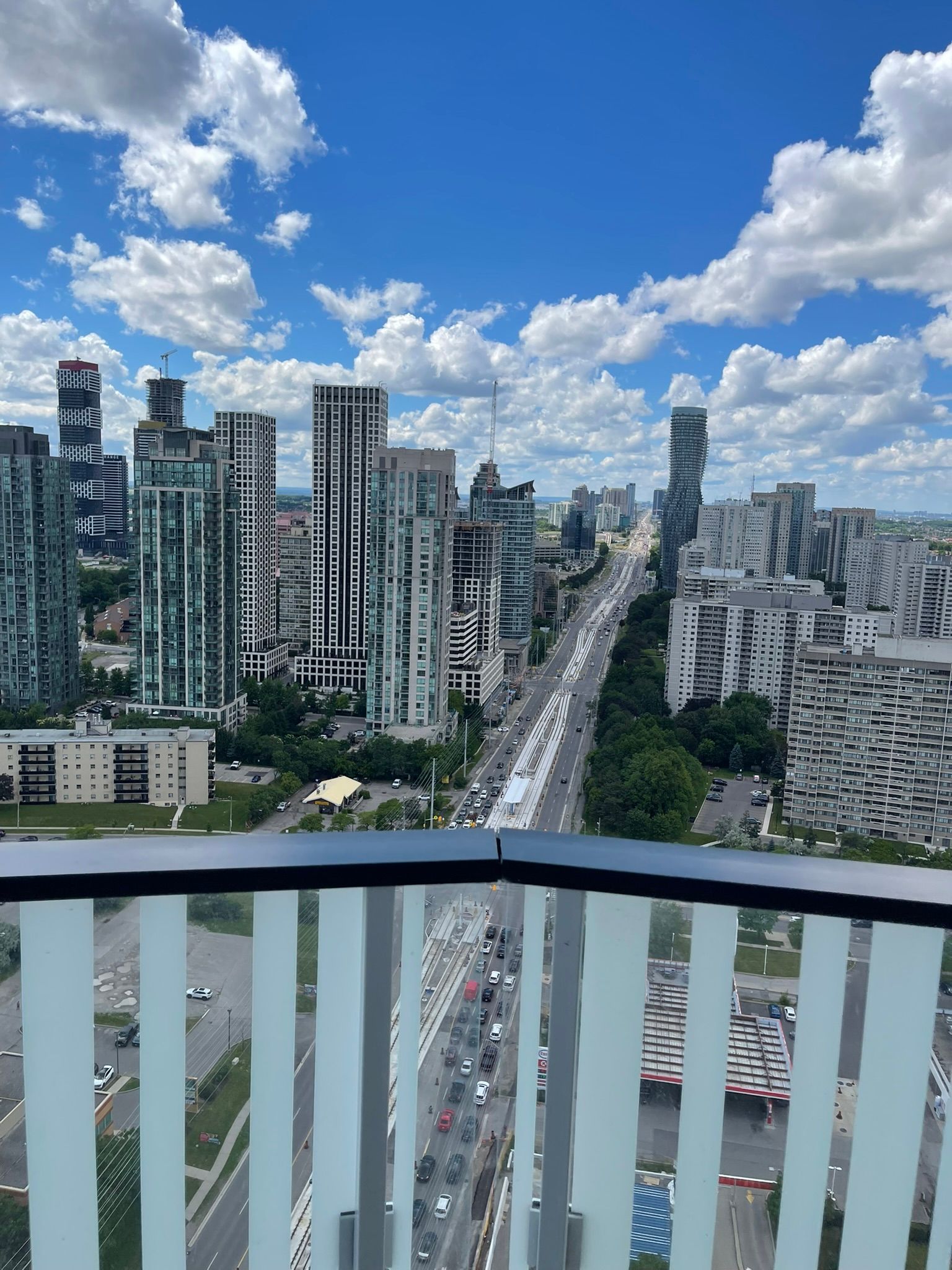 1 Fairview Road E, Mississauga, On L5a 0b4