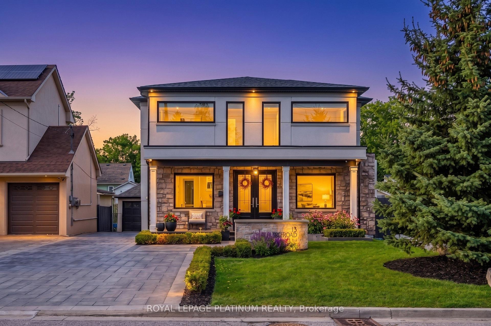 13 Arch Road, Mississauga, On L5m 1m4