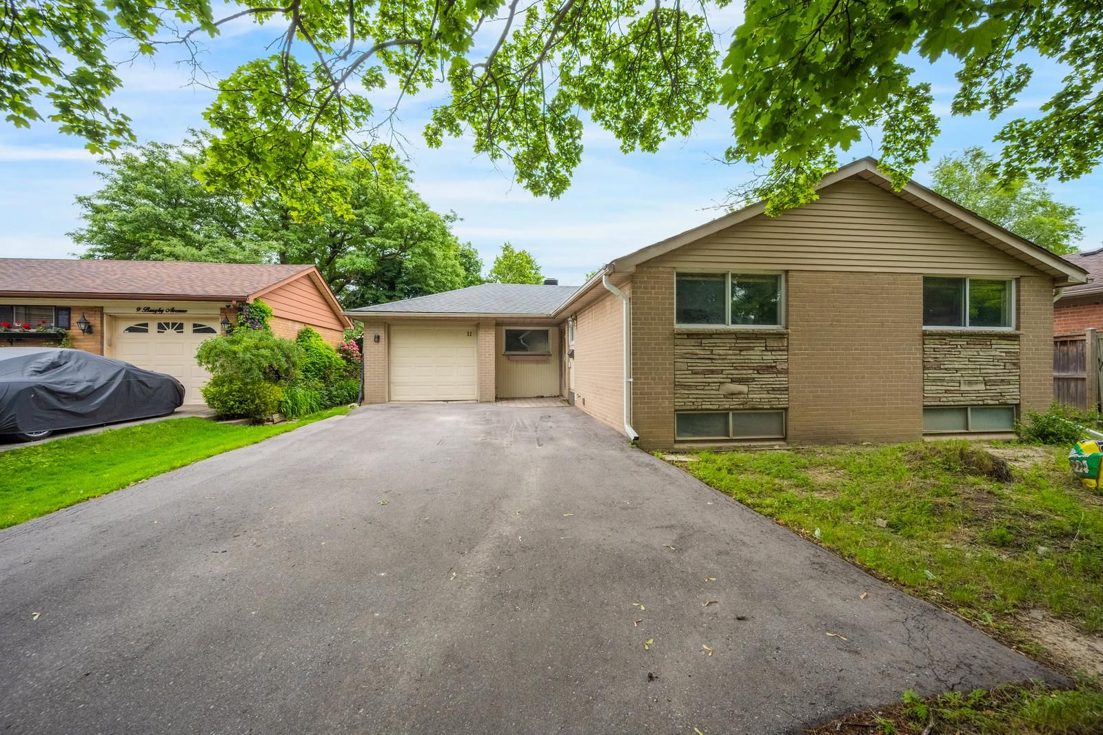 11 Burgby Avenue, Brampton, On L6x 2g7