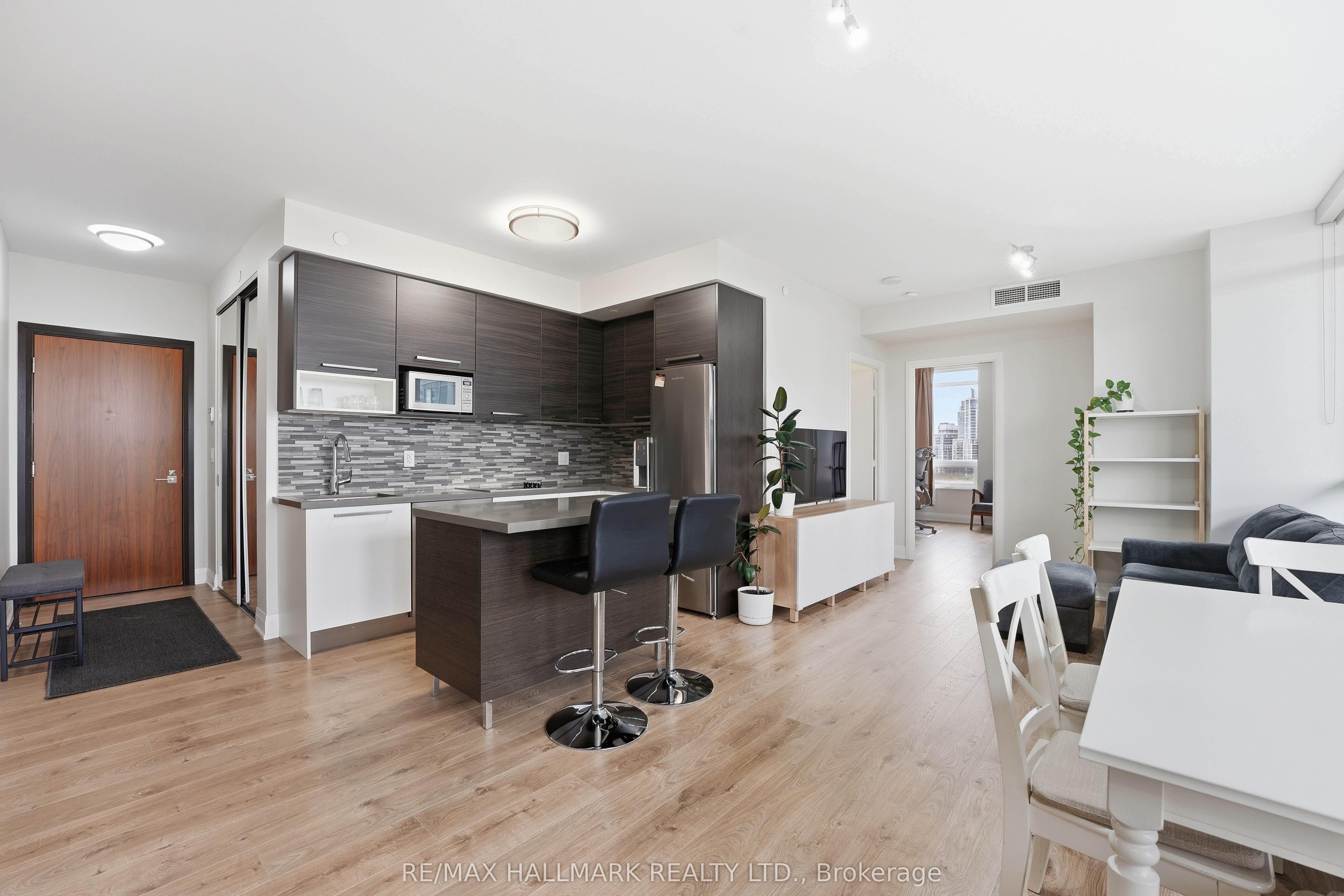 36 Park Lawn Road 710, Toronto, On M8y 0e5