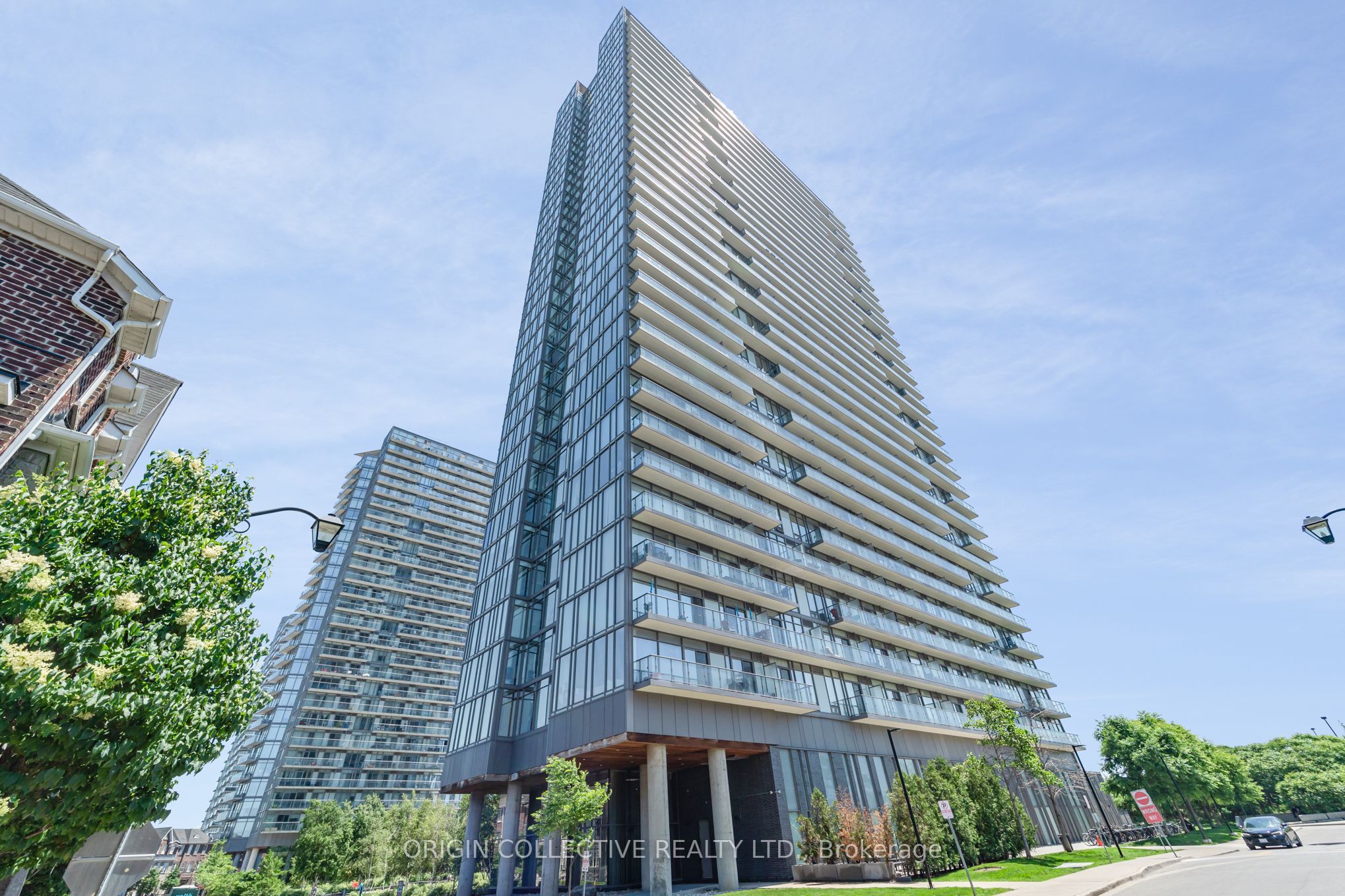 105 The Queensway Avenue 302, Toronto, On M6s 5b5