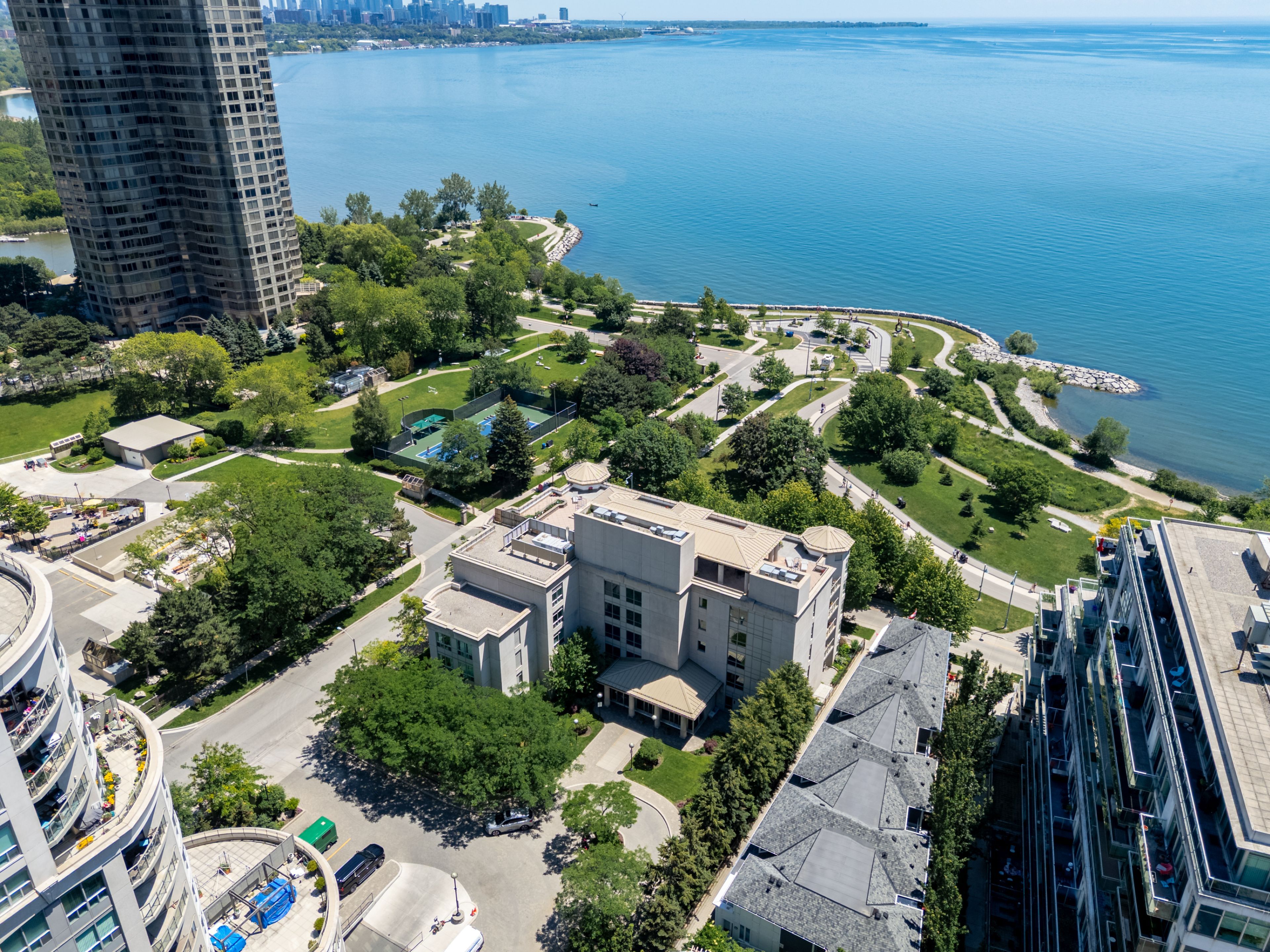 80 Palace Pier Court 302, Toronto, On M8v 4c1