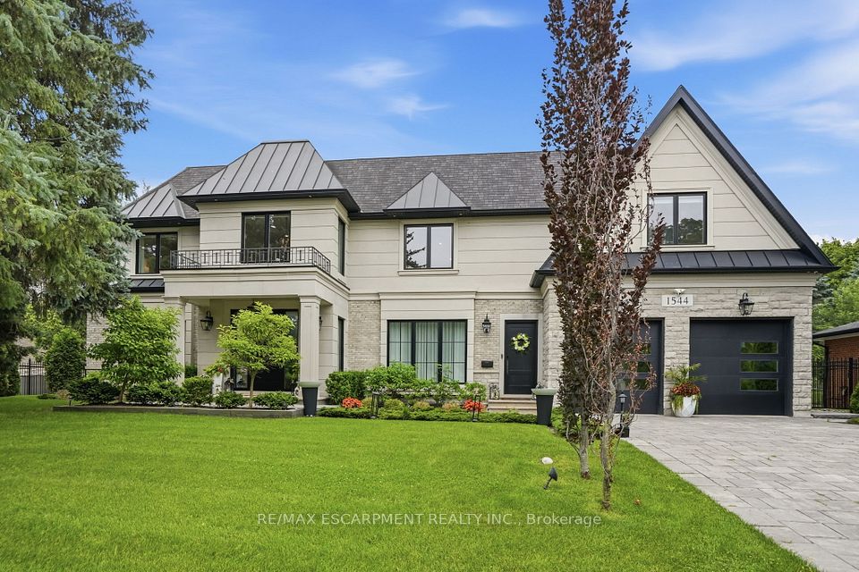 1544 Lochlin Trail, Mississauga, On L5g 3v7