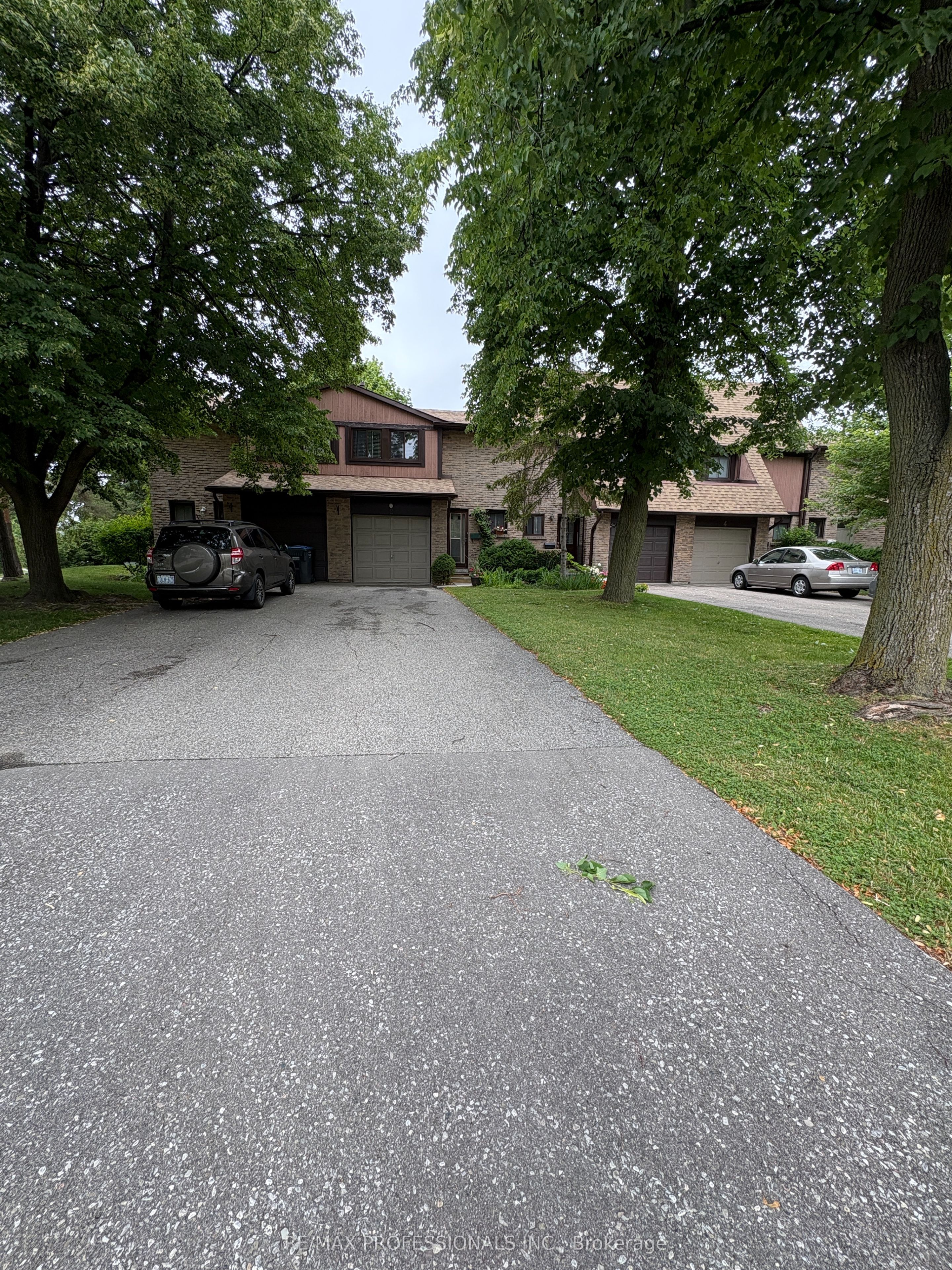 3345 Silverado Drive #2, Mississauga, On L5a 2v1