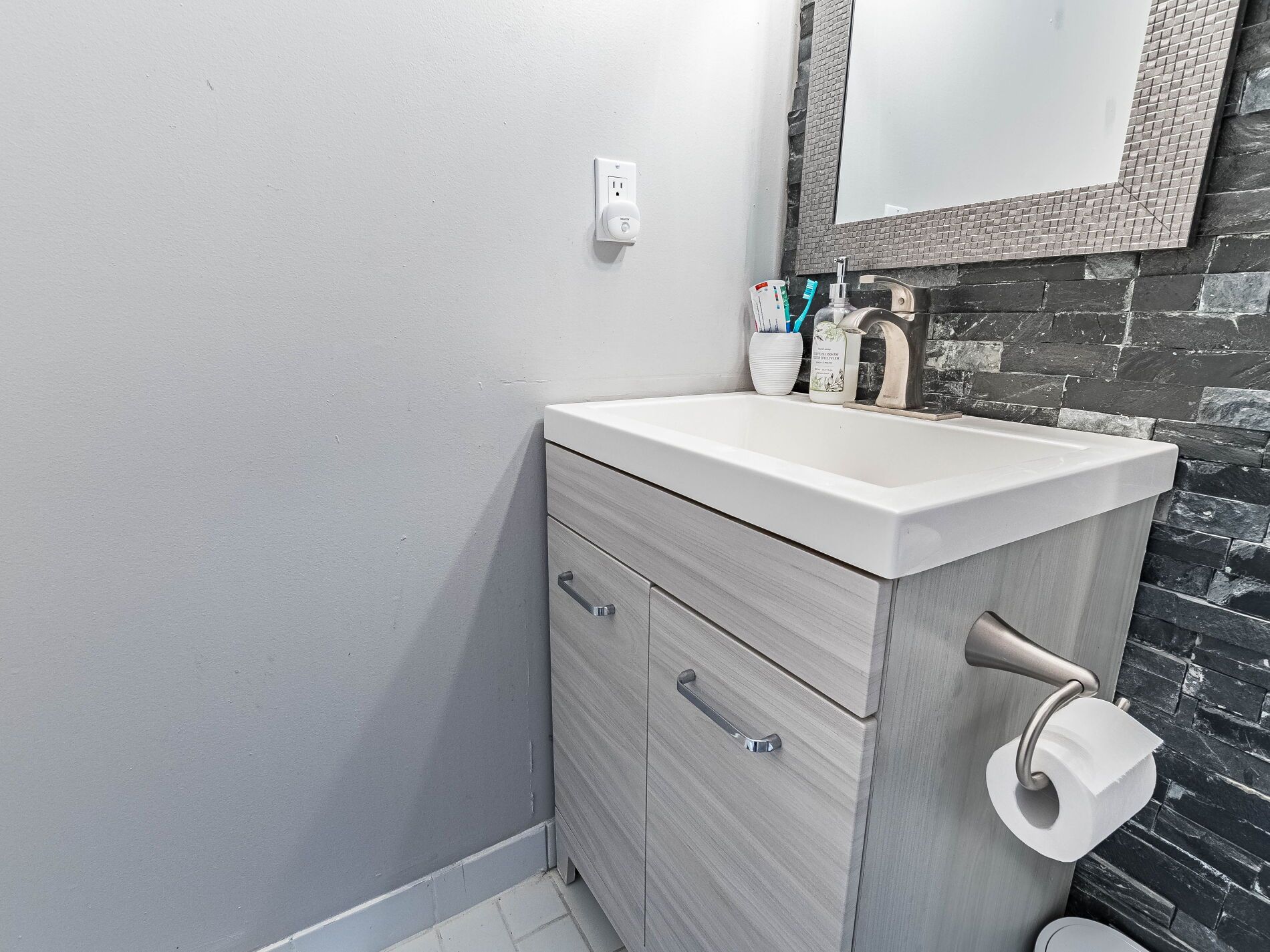 250 Webb Drive 1616, Mississauga, On L5b 3z4