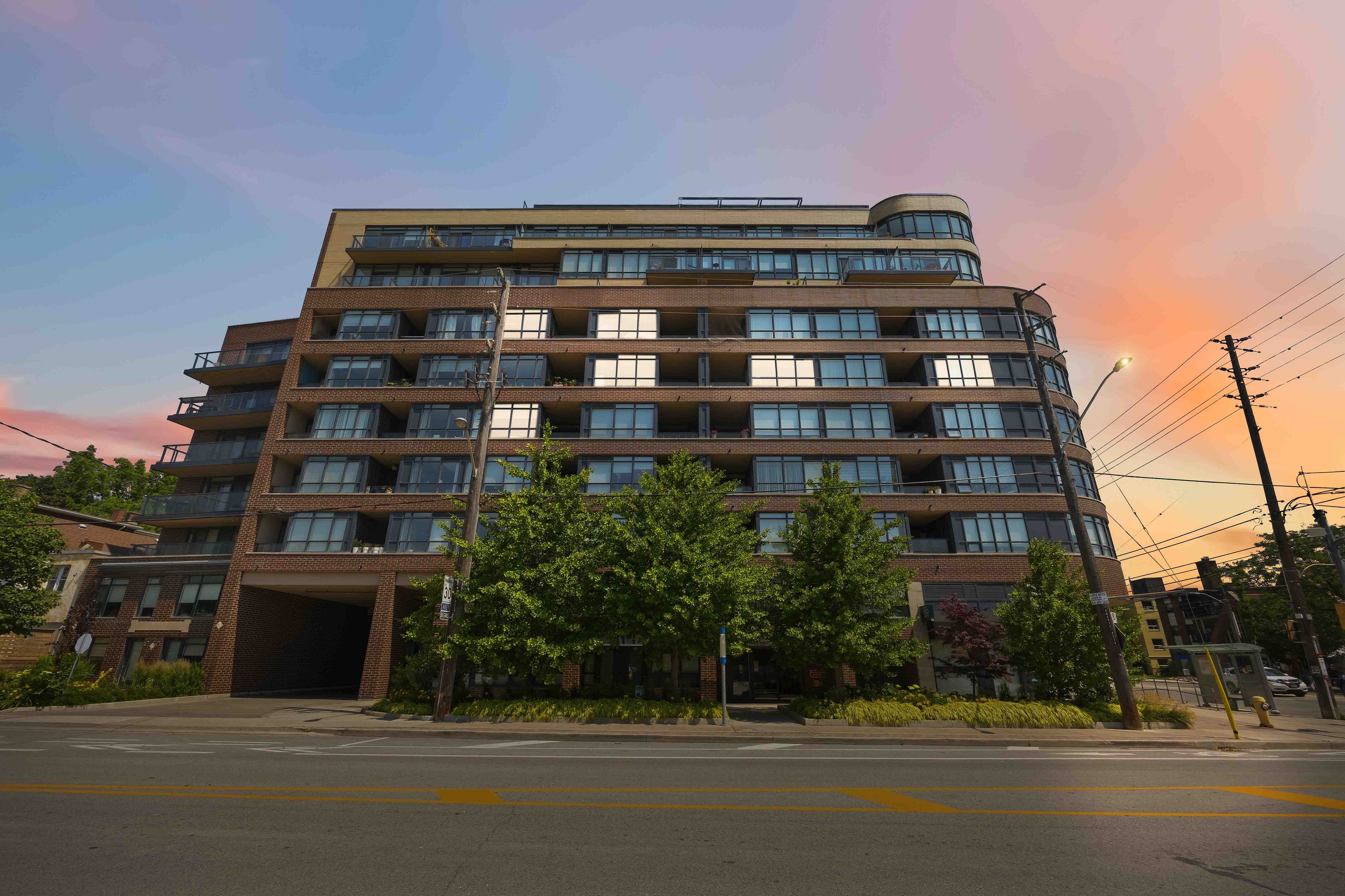 11 Superior Avenue 904, Toronto, On M8v 0a7