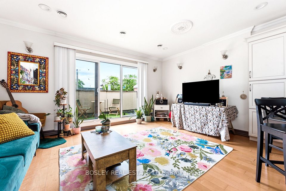 115 Roncesvalles Avenue 3, Toronto, On M6r 2k9