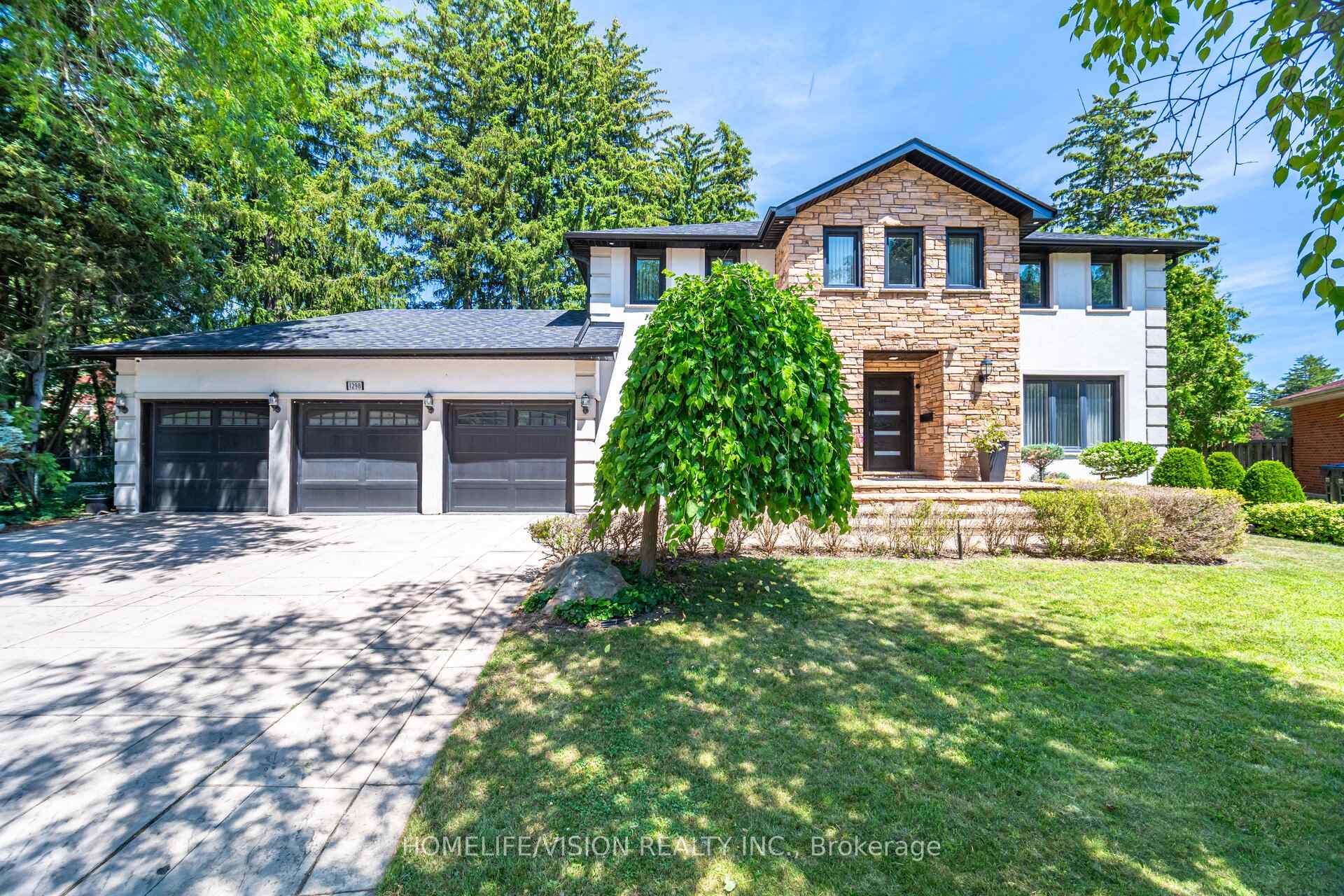 1298 Bunsden Avenue, Mississauga, On L5h 3t9