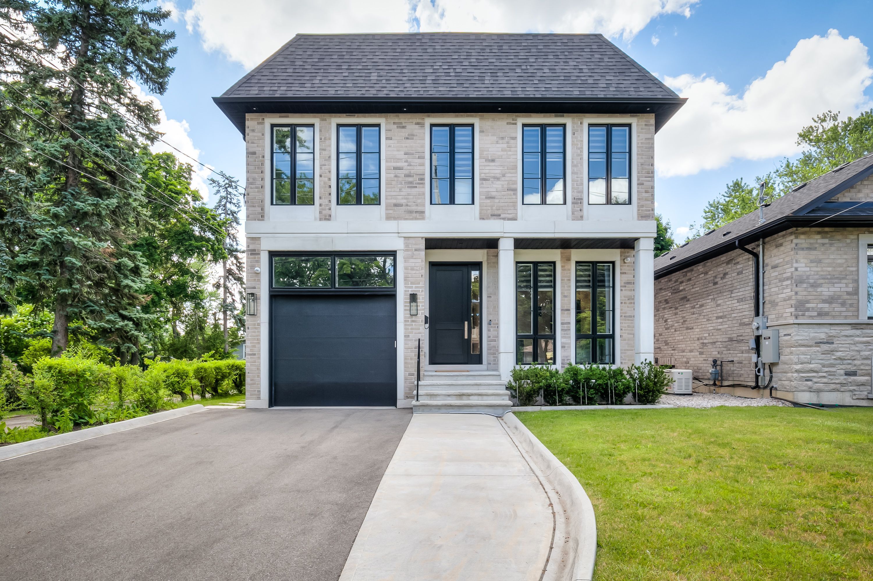 124 Shaver Avenue N, Toronto, On M9b 4n8
